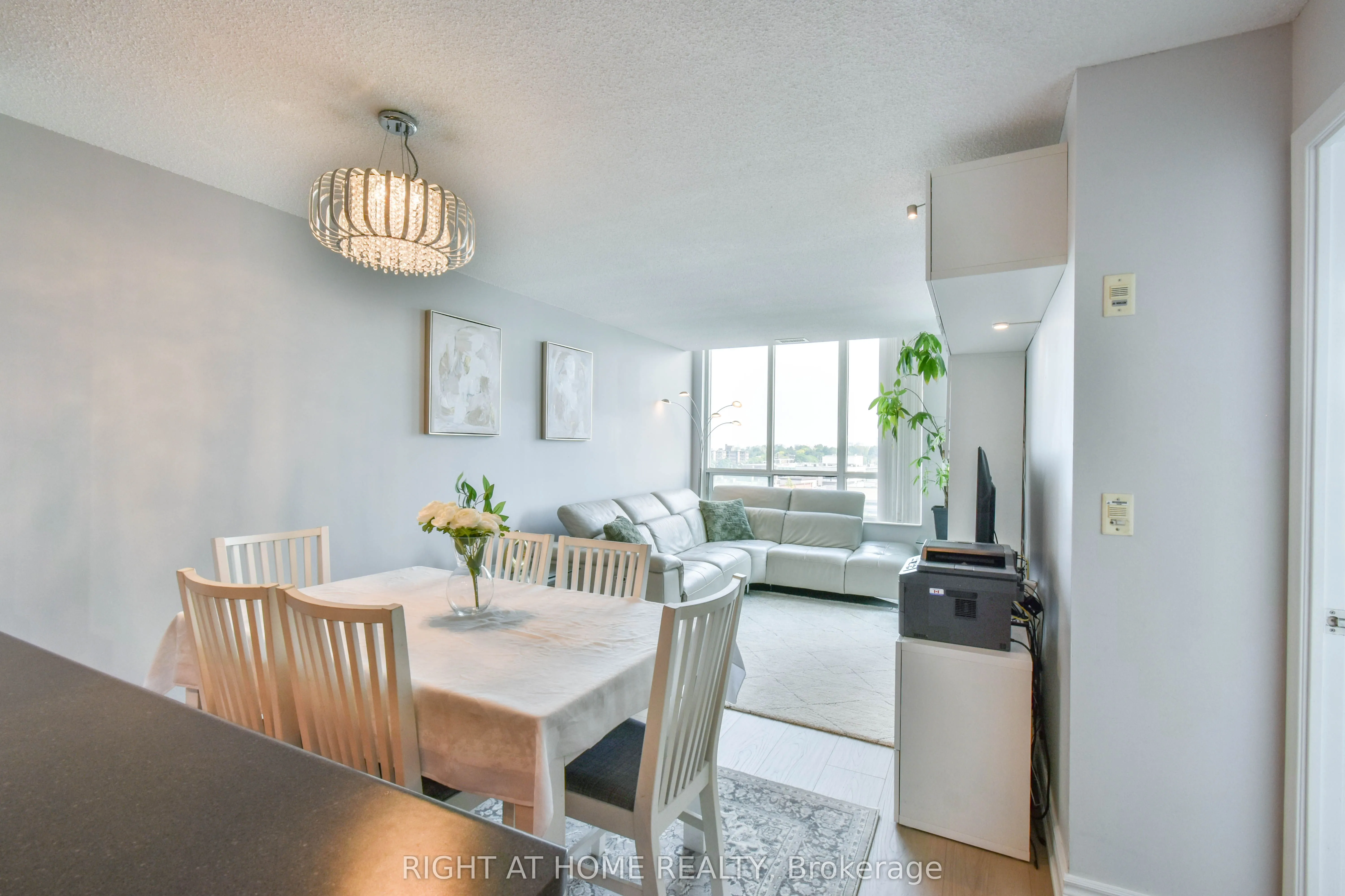 205 The Donway W, #702