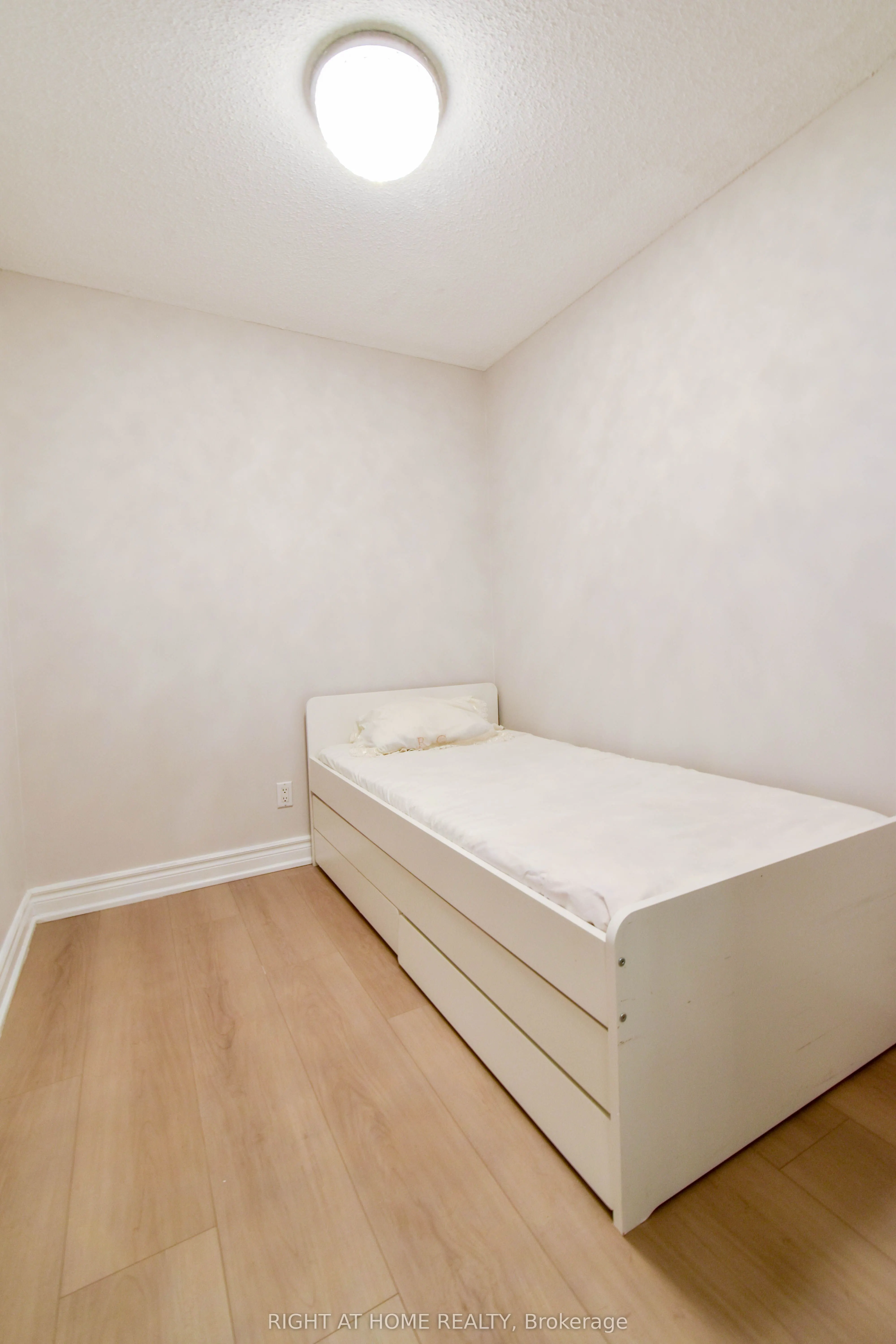 205 The Donway W, #702
