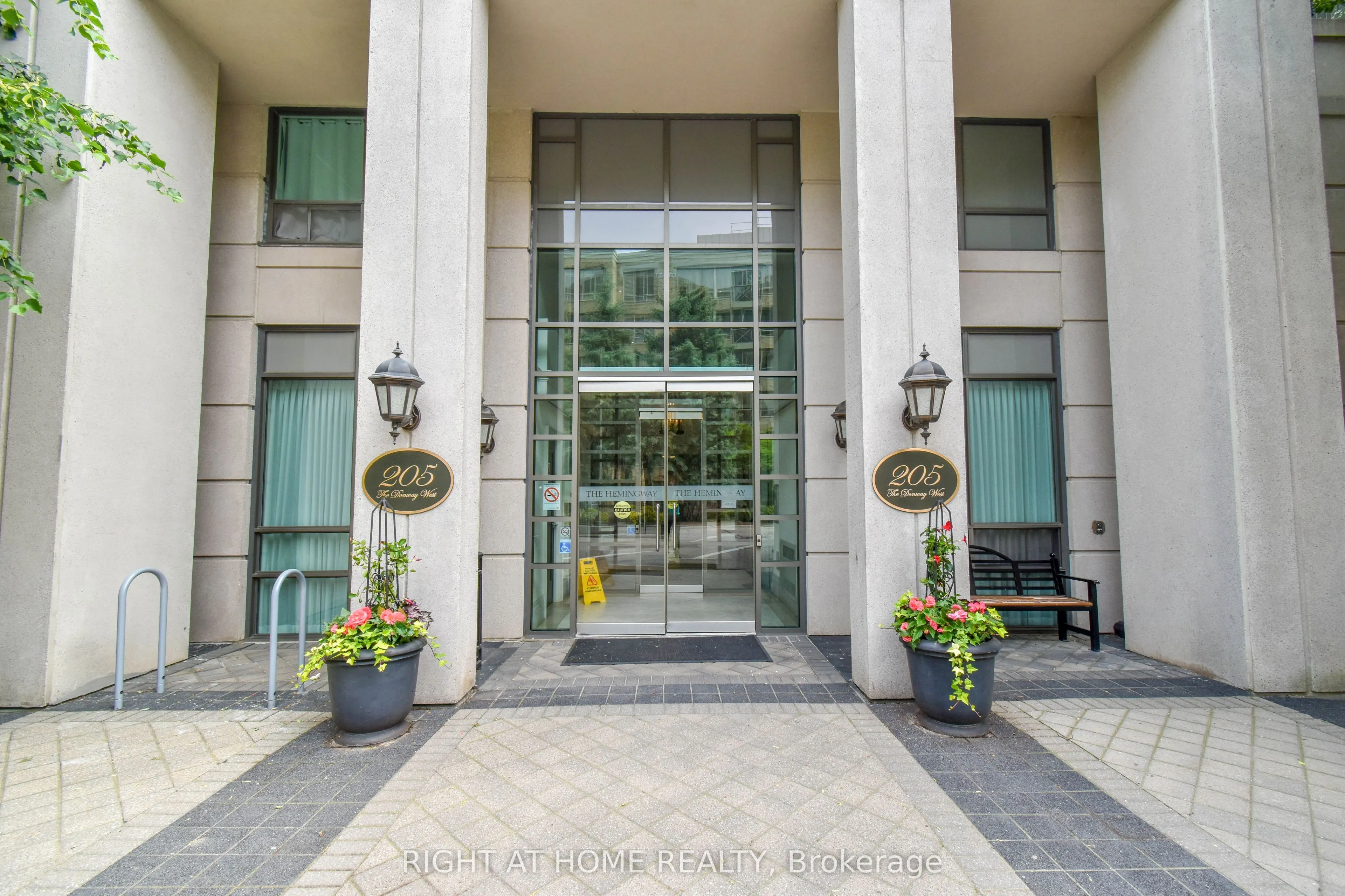 205 The Donway W, #702
