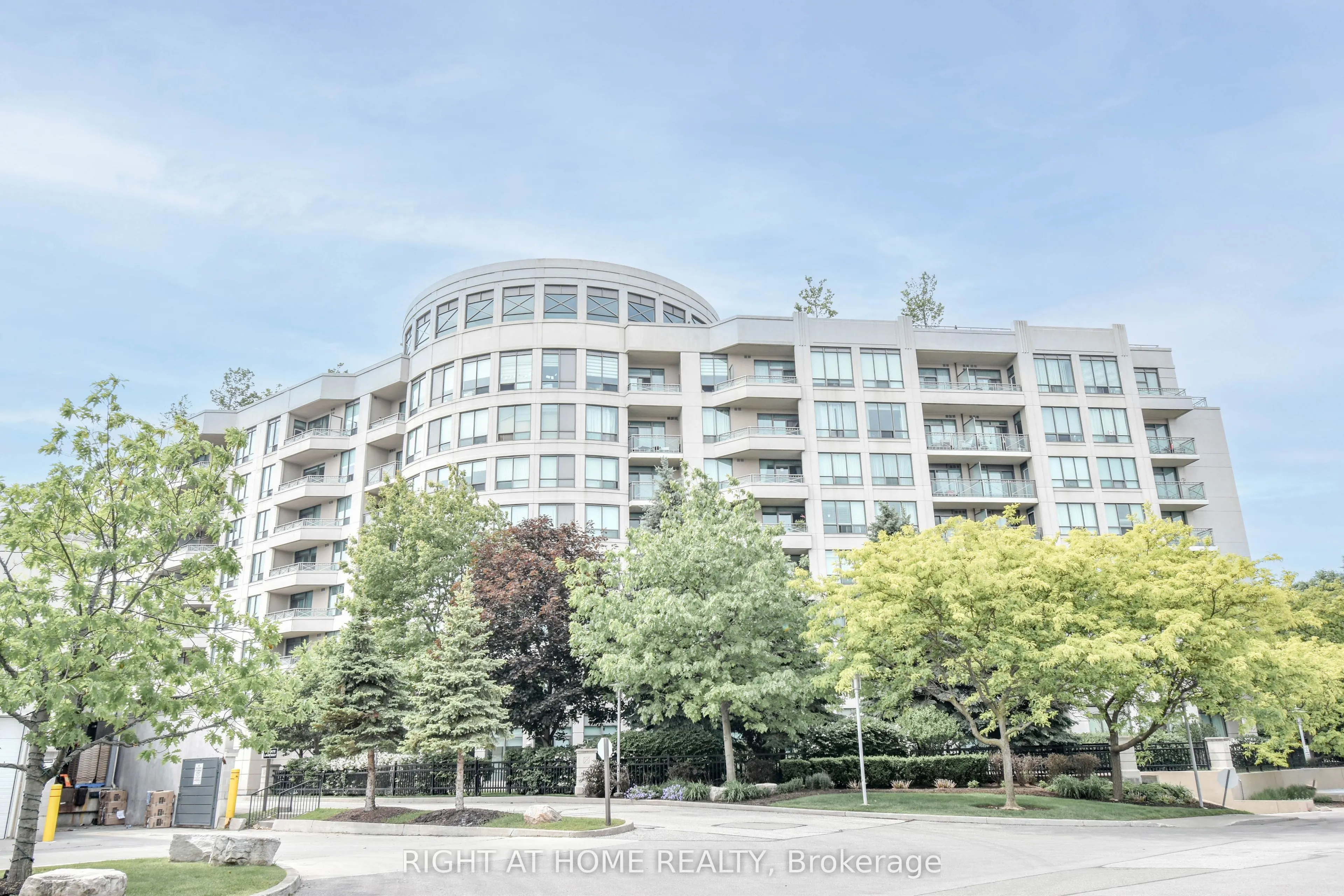 205 The Donway W, #702