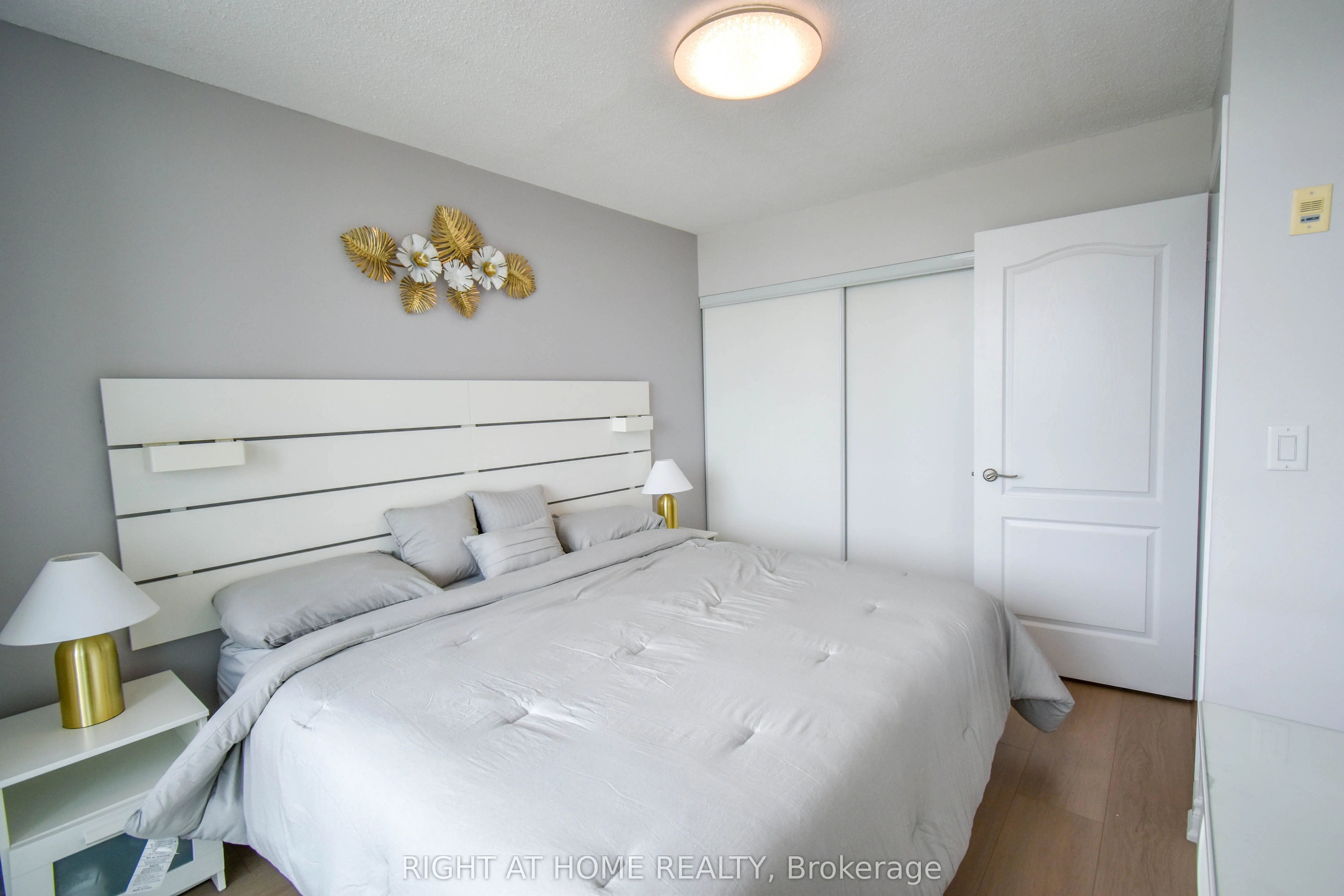 205 The Donway W, #702