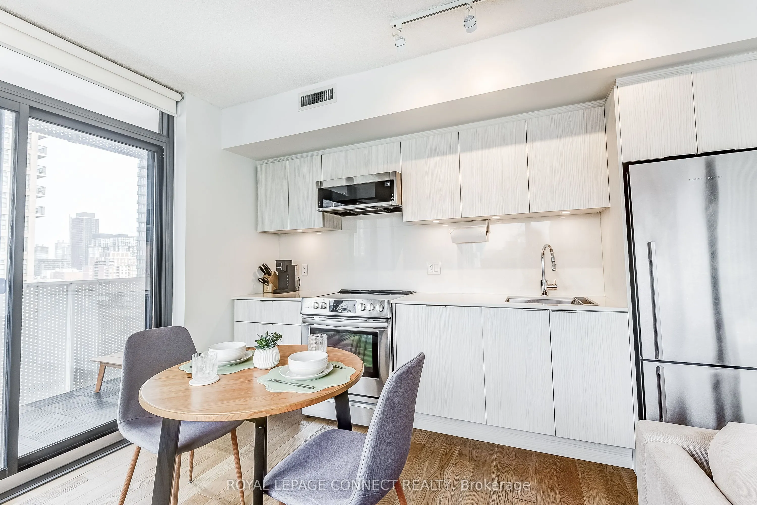 25 Richmond Street E, #902