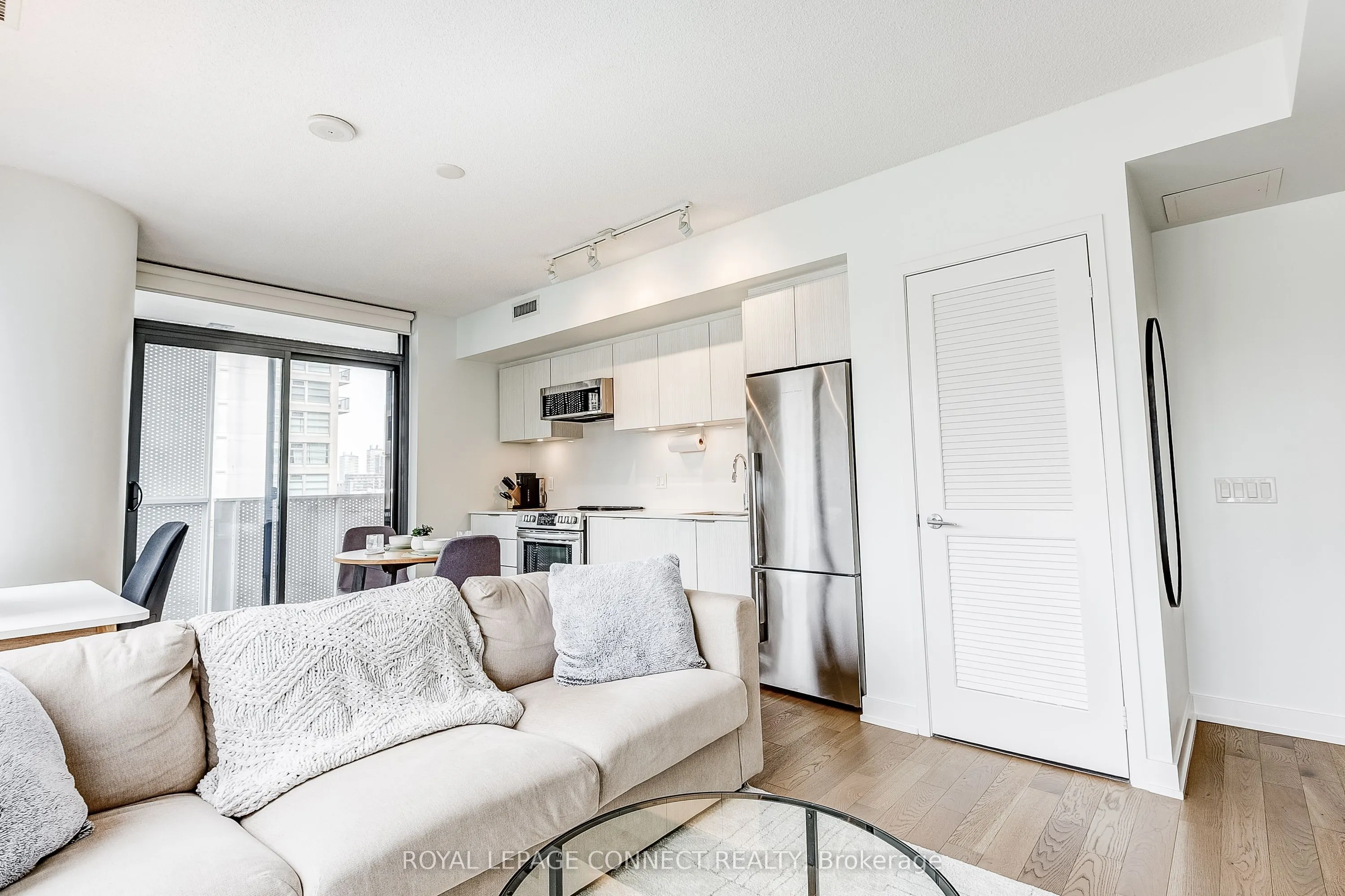 25 Richmond Street E, #902