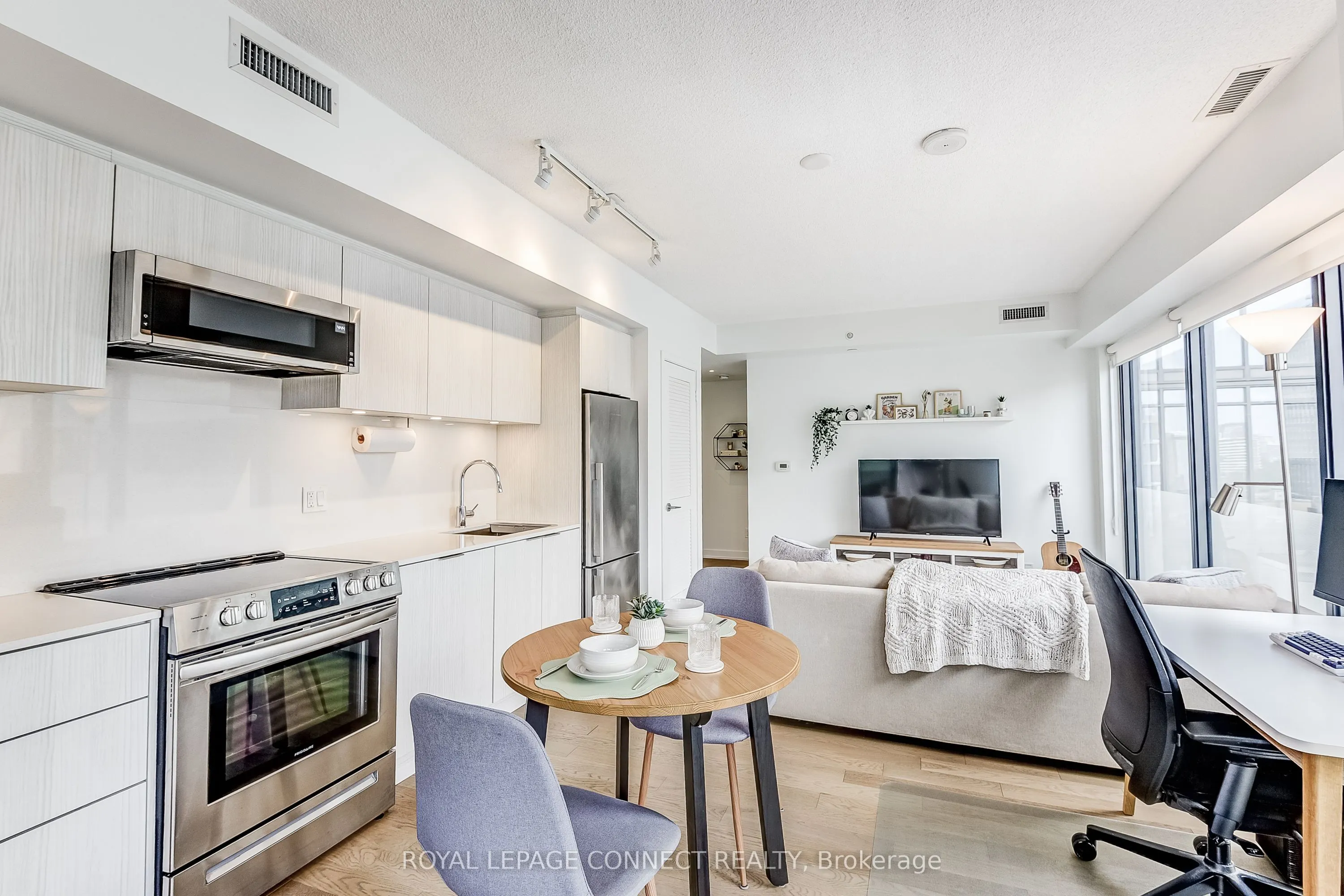 25 Richmond Street E, #902