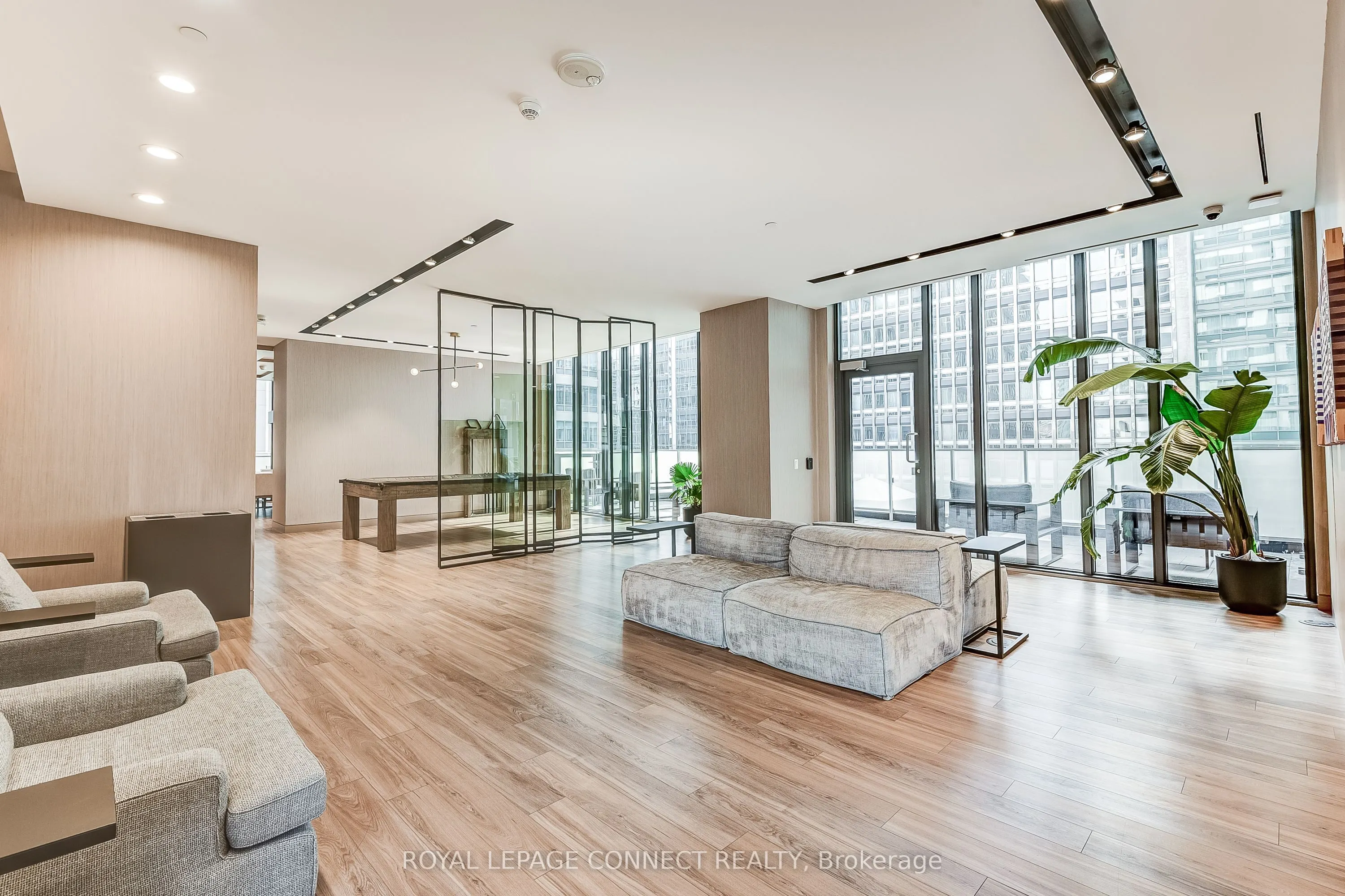 25 Richmond Street E, #902