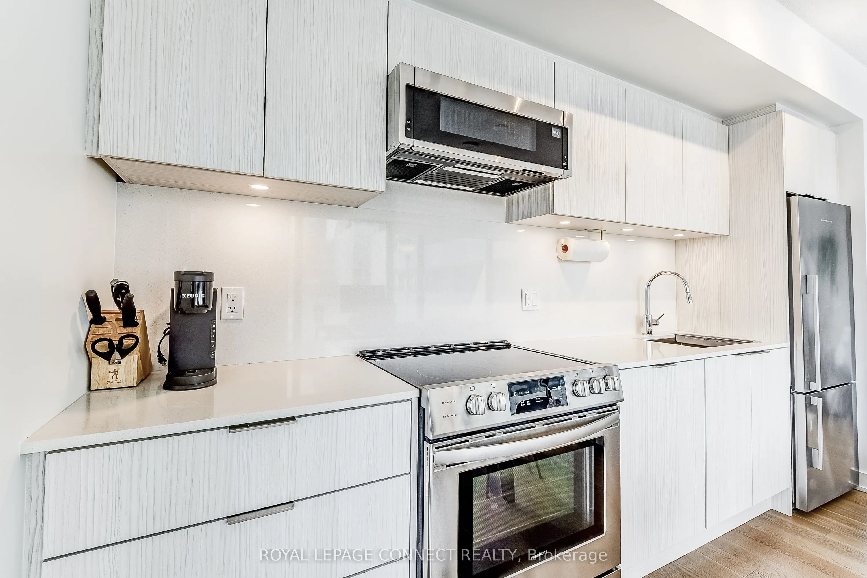 25 Richmond Street E, #902