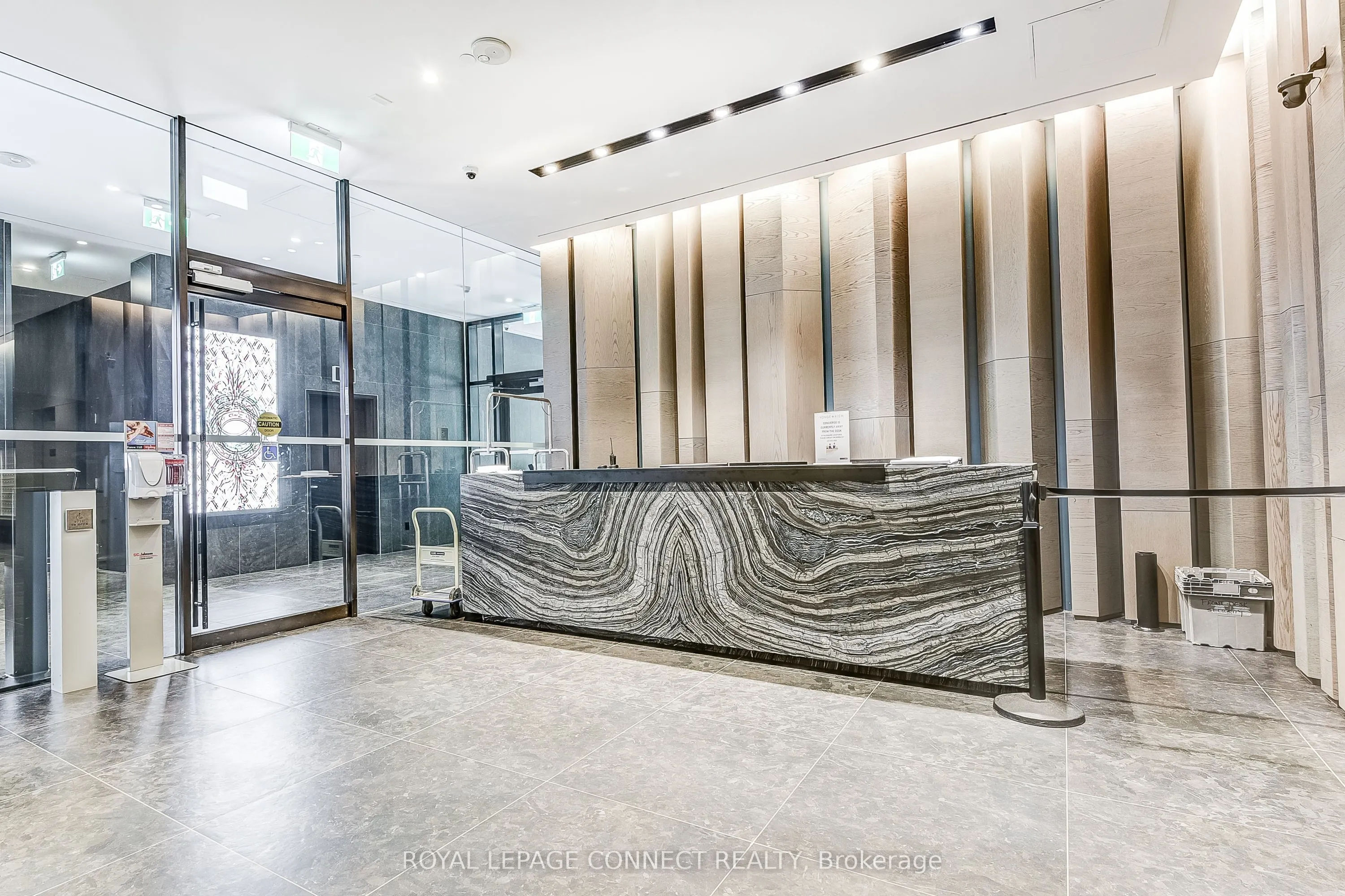 25 Richmond Street E, #902