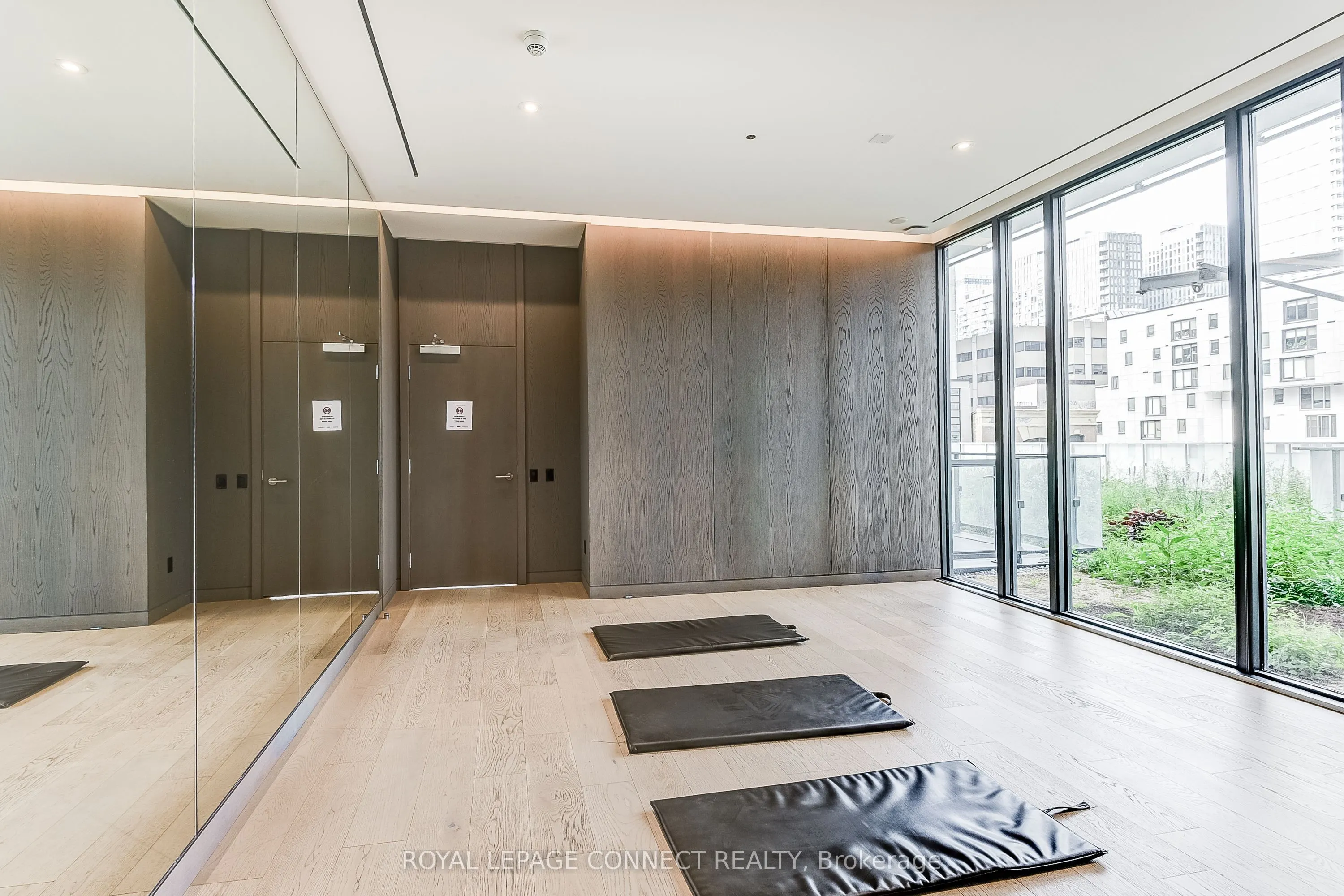 25 Richmond Street E, #902