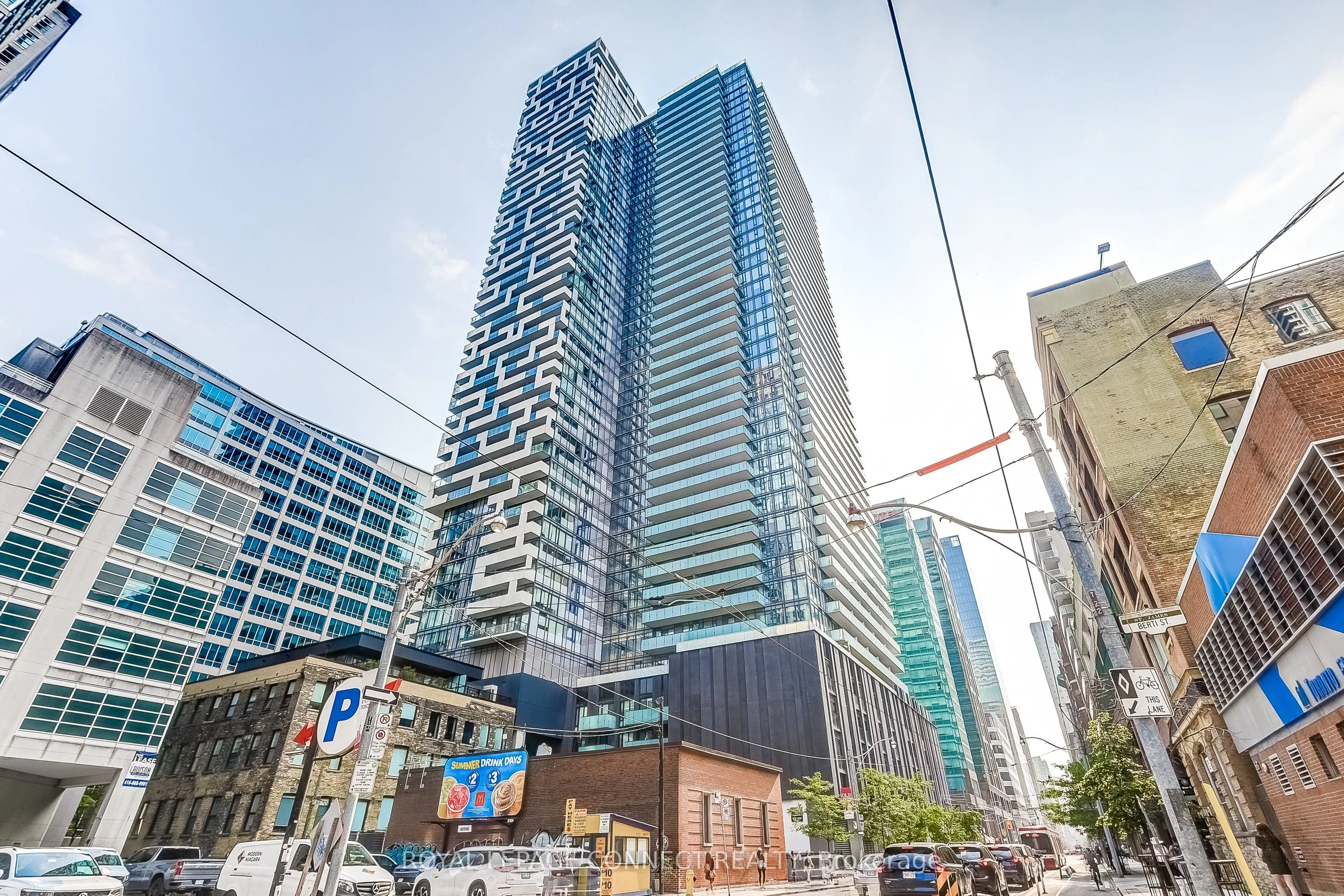 25 Richmond Street E, #902