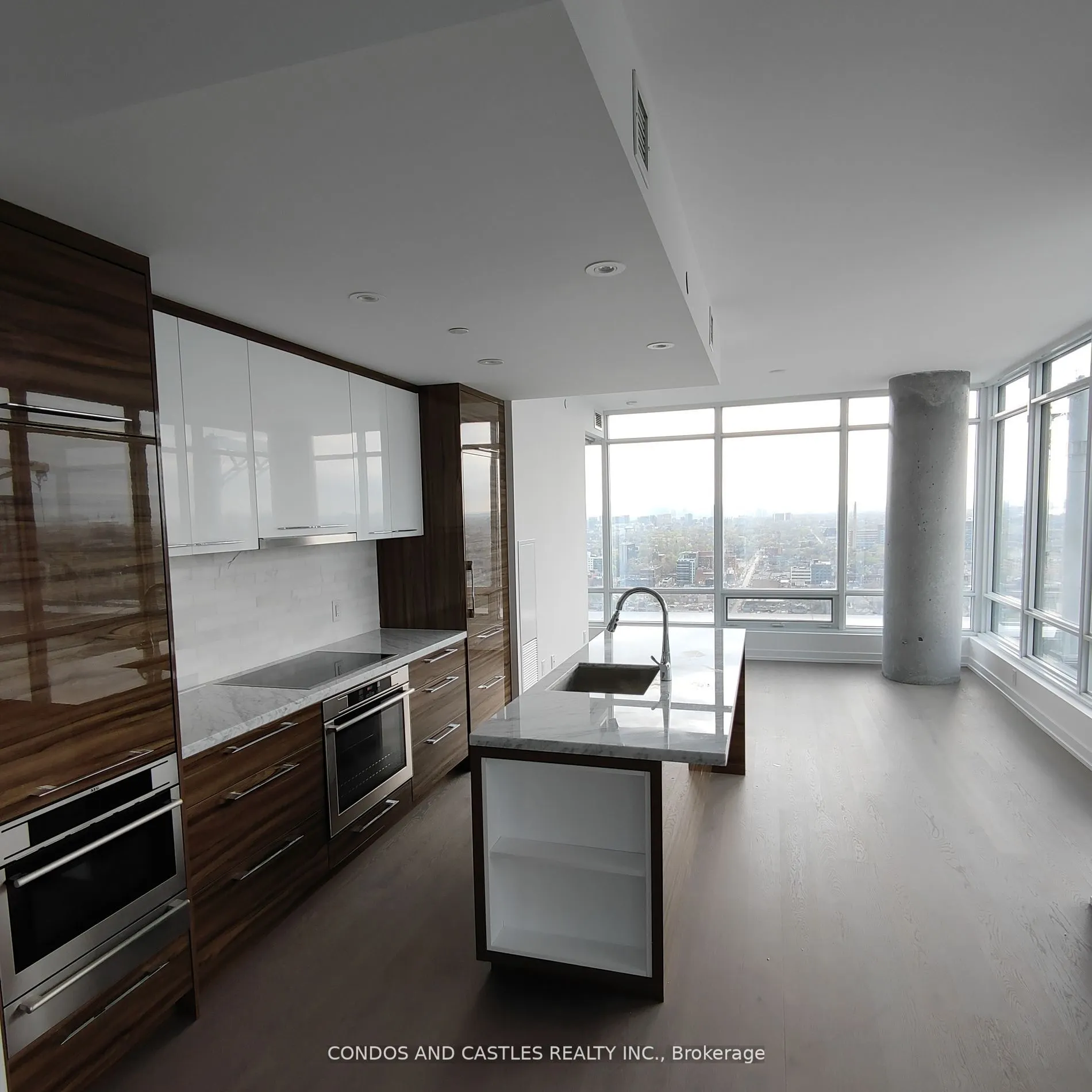 488 University Avenue, #2016