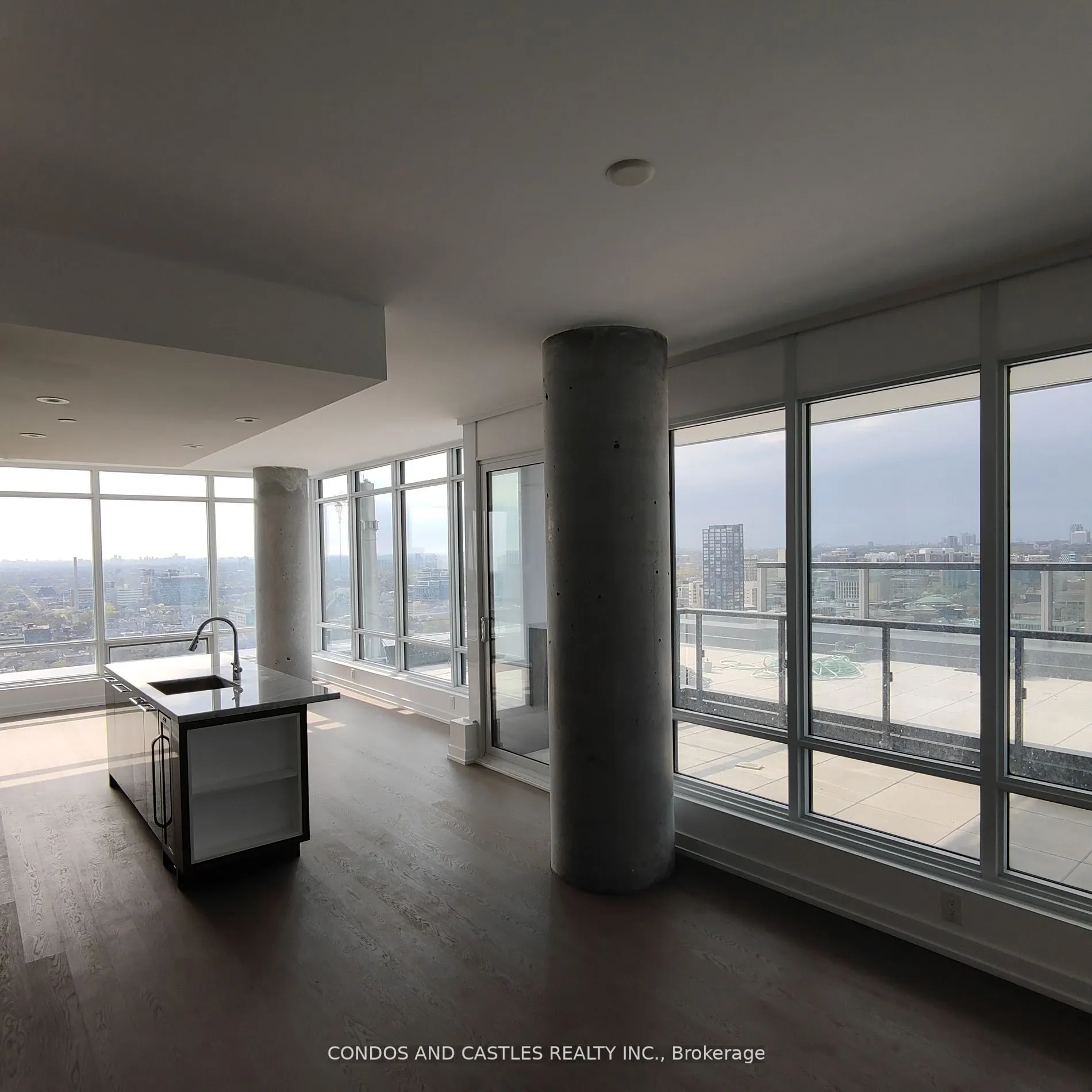 488 University Avenue, #2016