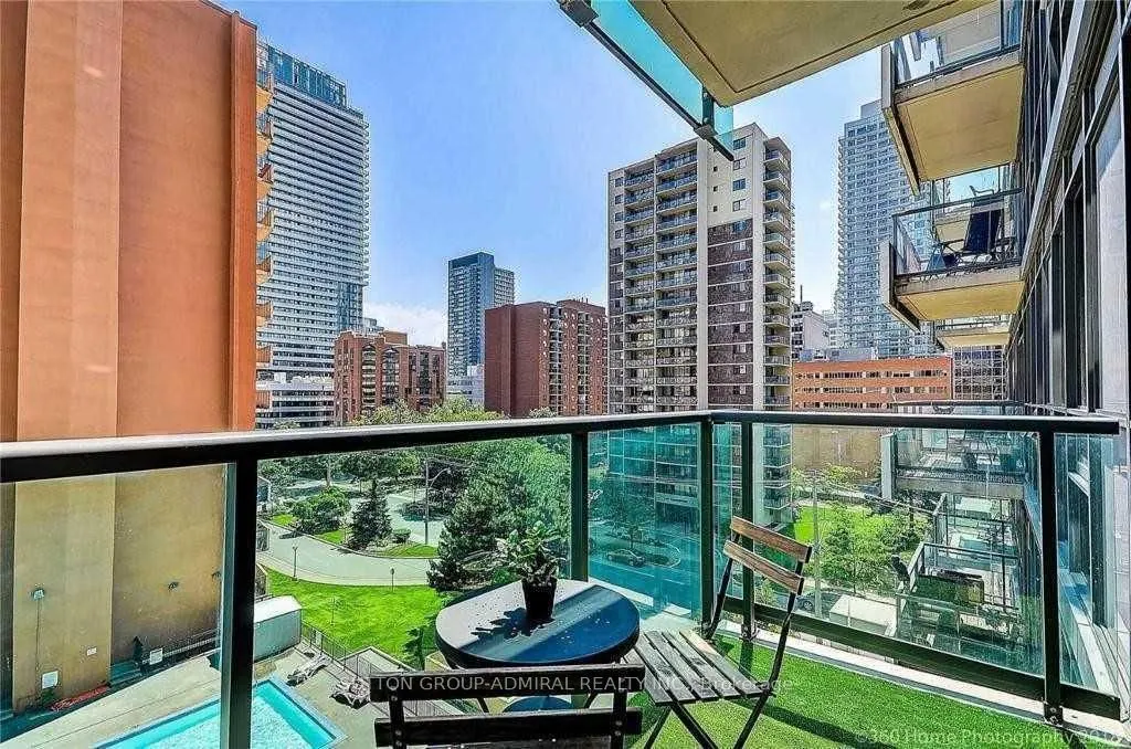 70 Roehampton Avenue, #512
