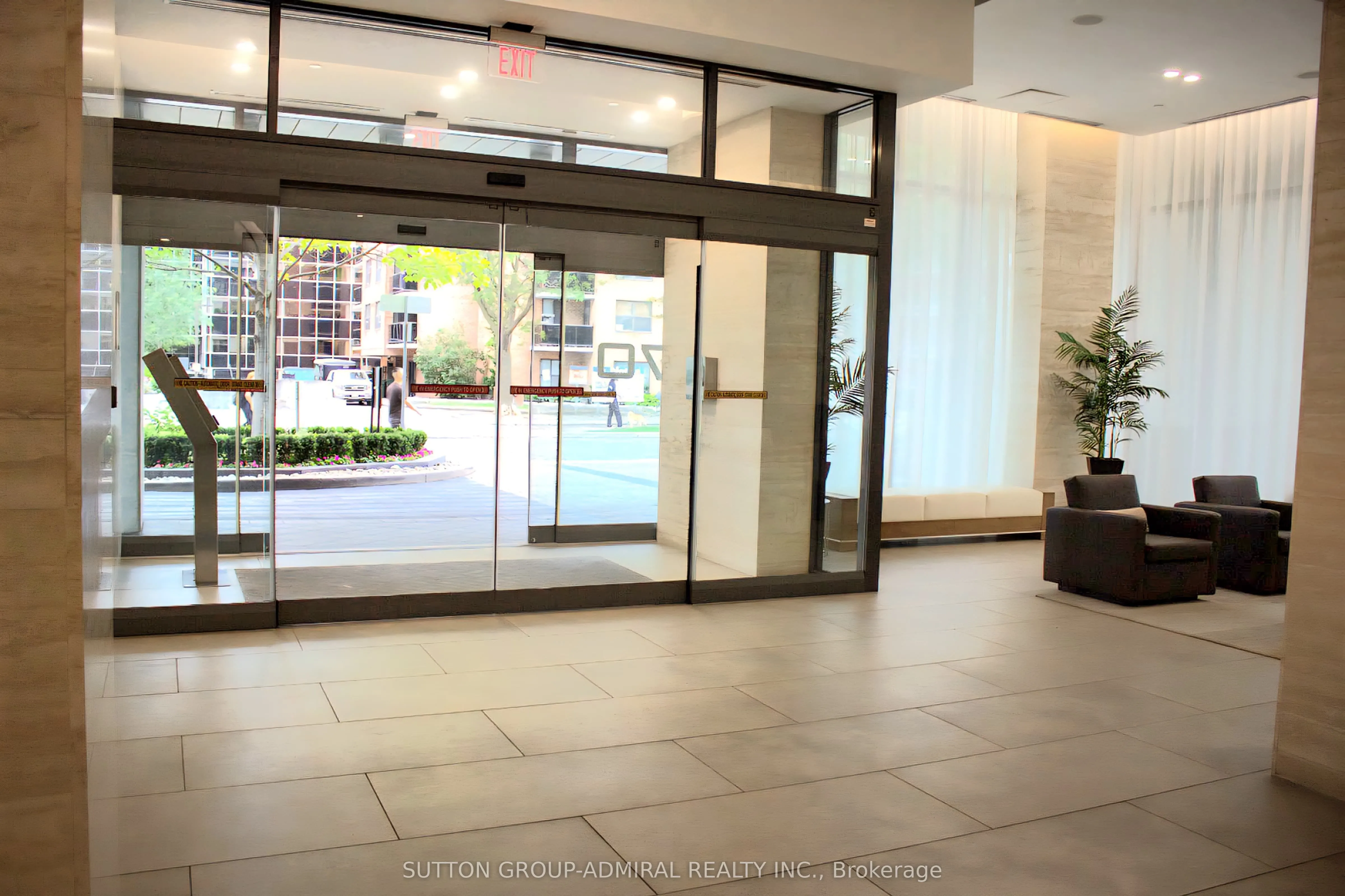 70 Roehampton Avenue, #512