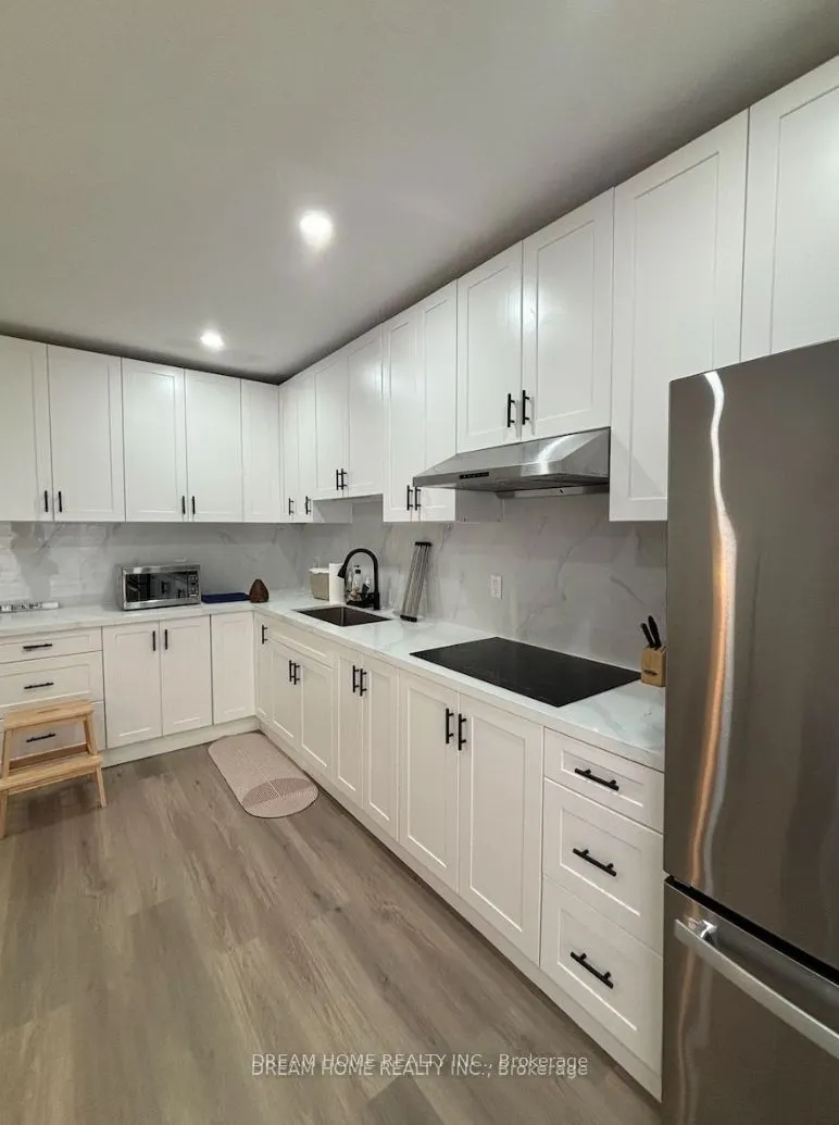 138 Robert Street, #202