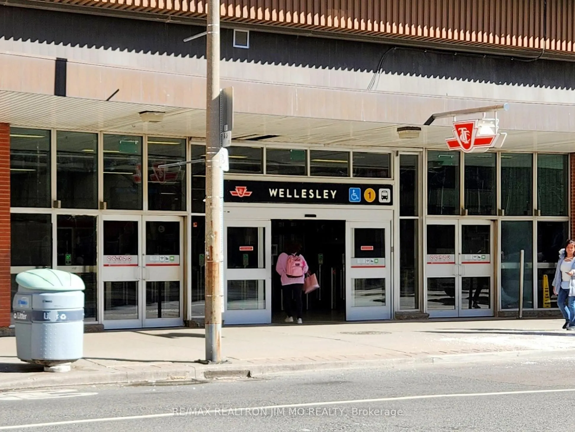 11 Wellesley Street W, #1208