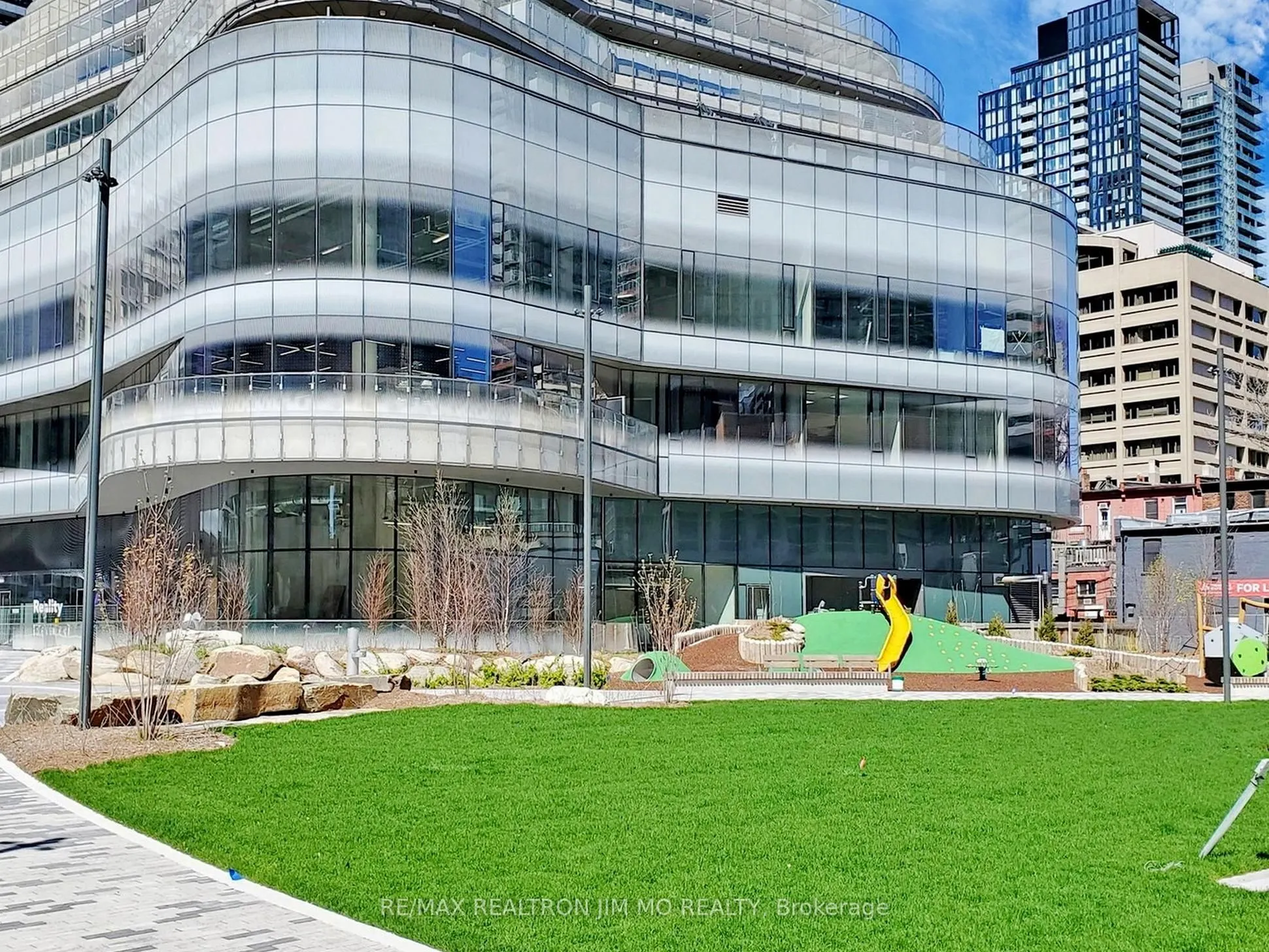 11 Wellesley Street W, #1208