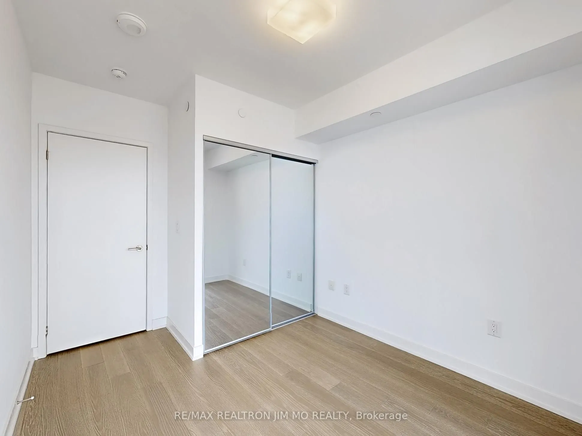 11 Wellesley Street W, #1208