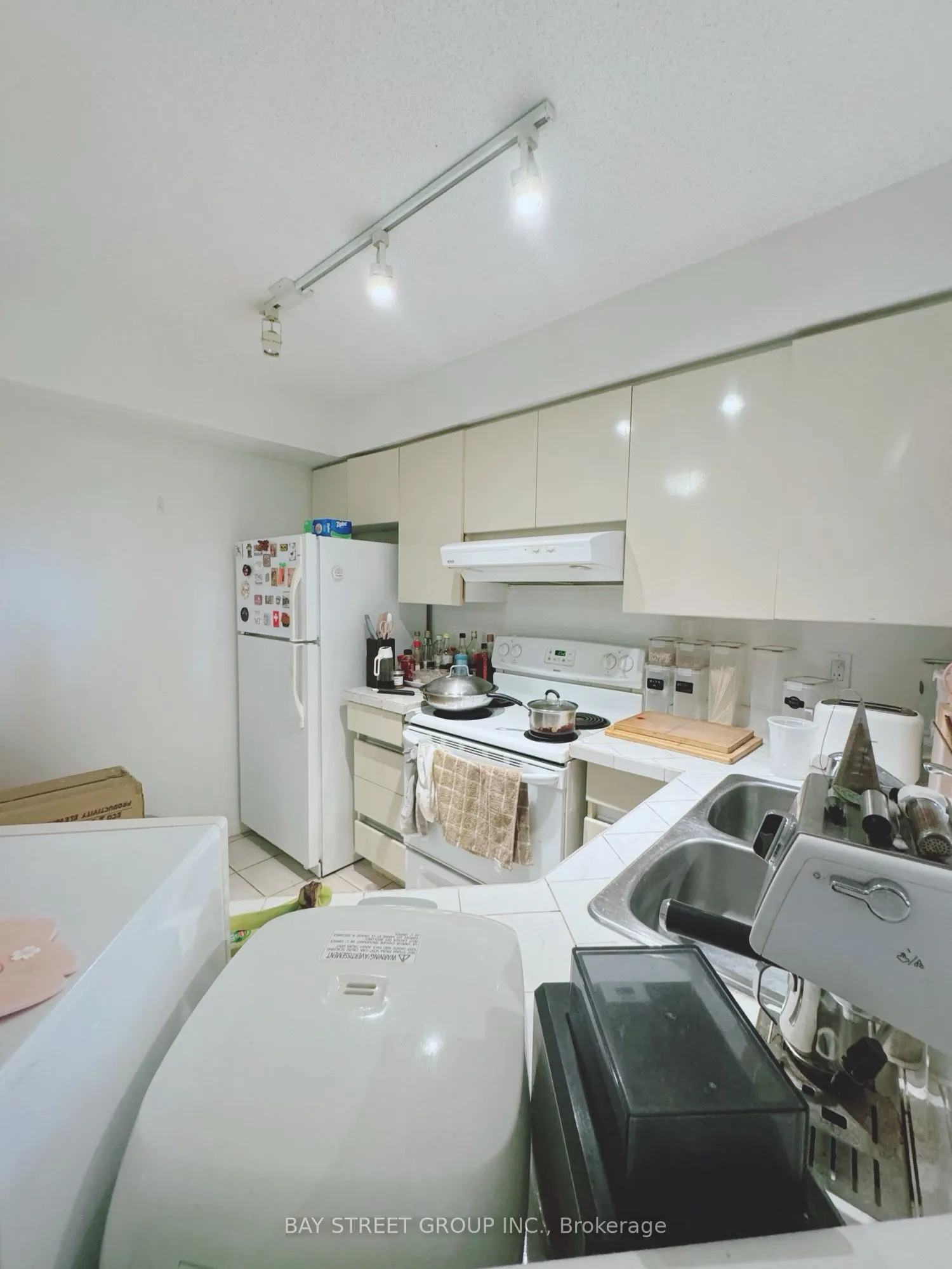24 Wellesley Street W, #1512