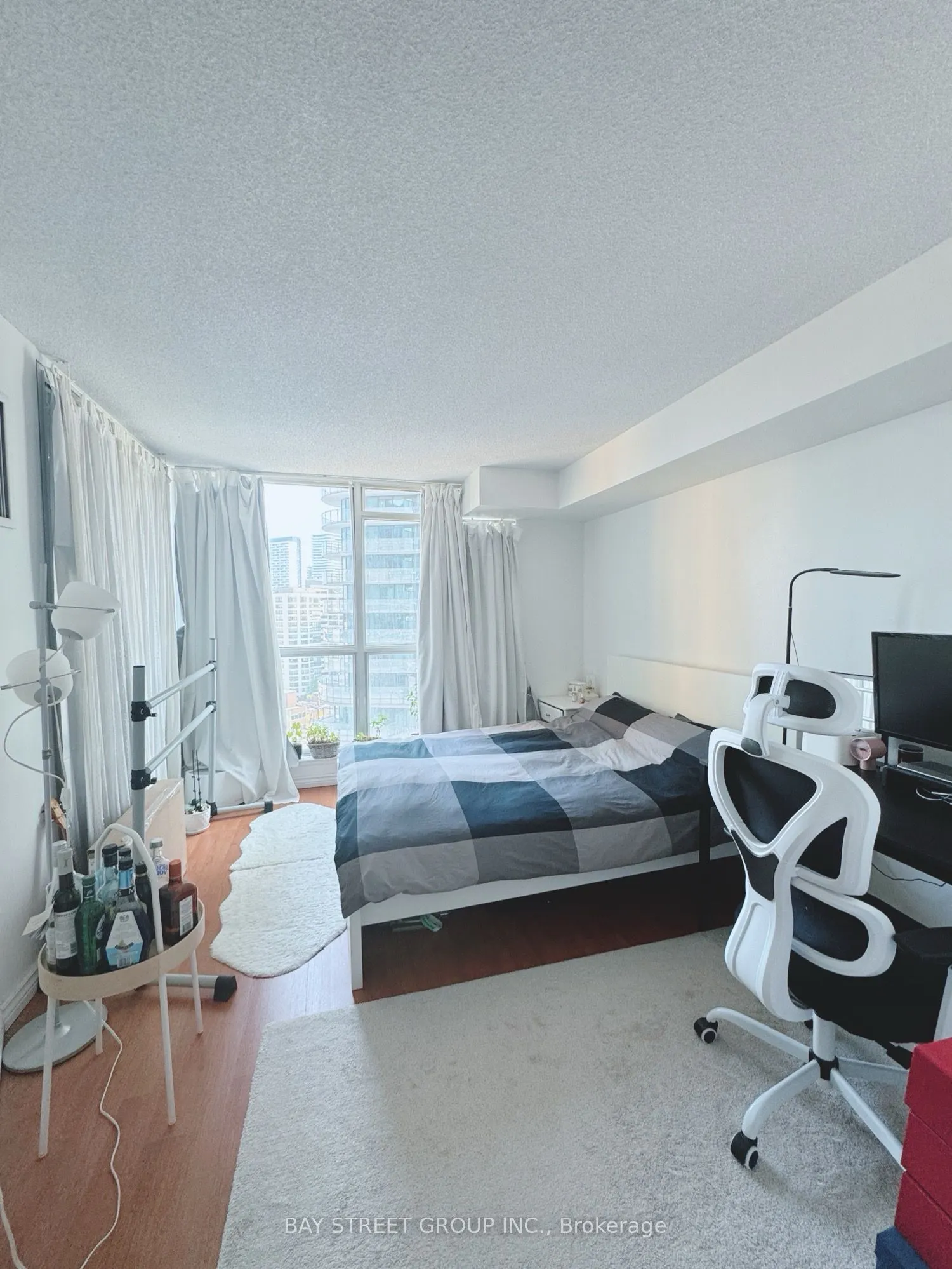 24 Wellesley Street W, #1512