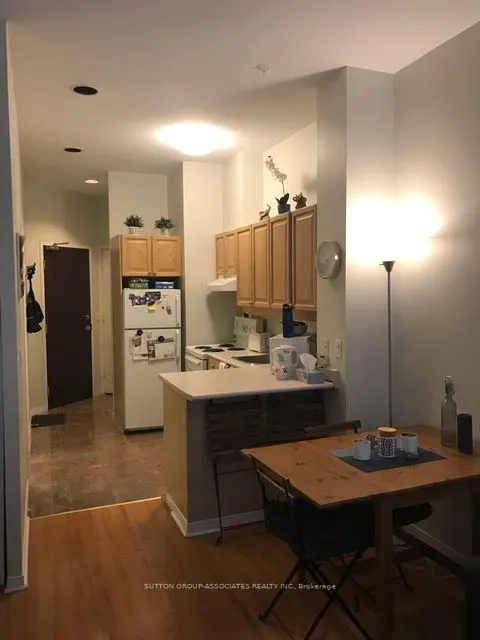 7 King Street E, #809