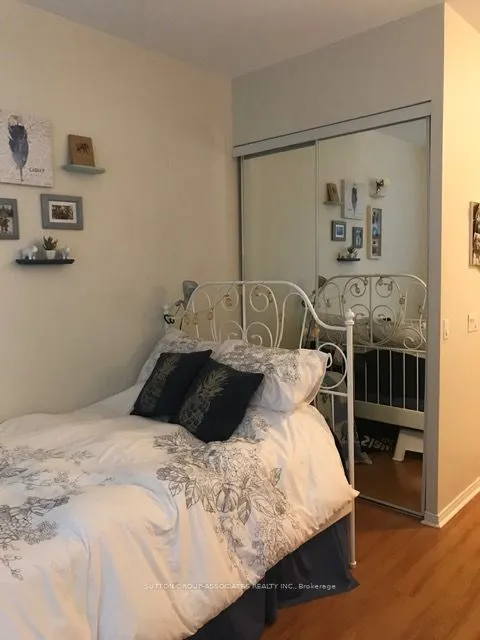7 King Street E, #809