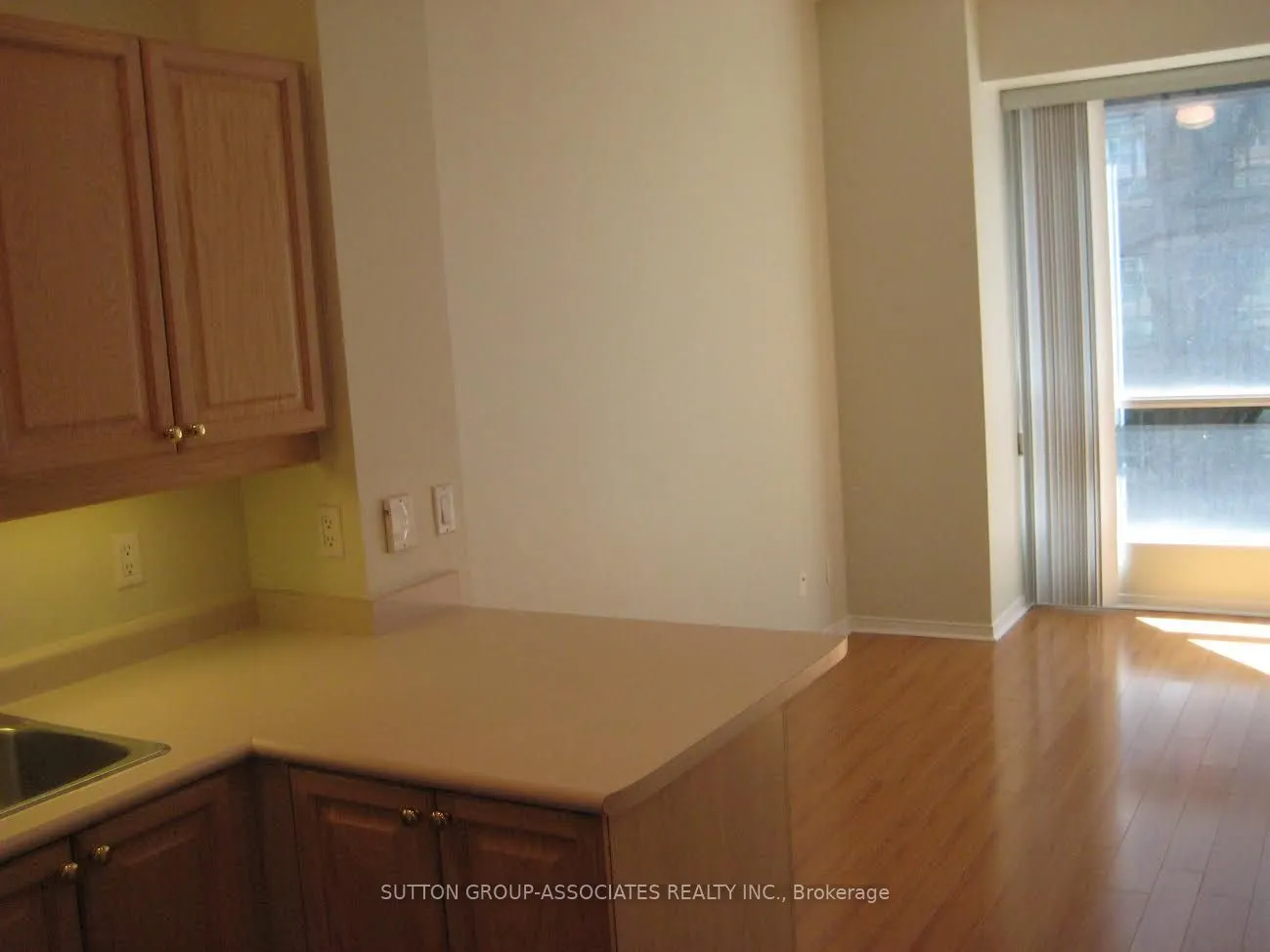 7 King Street E, #809