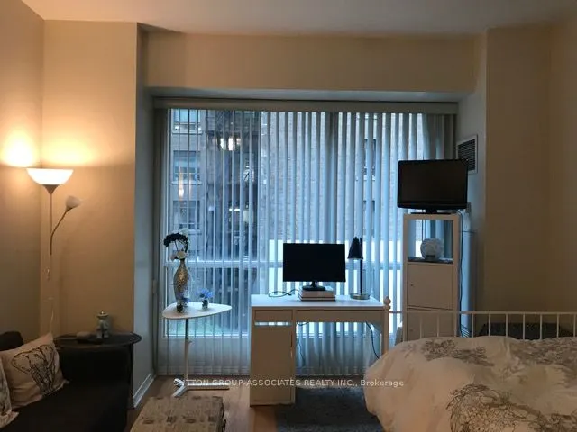 7 King Street E, #809