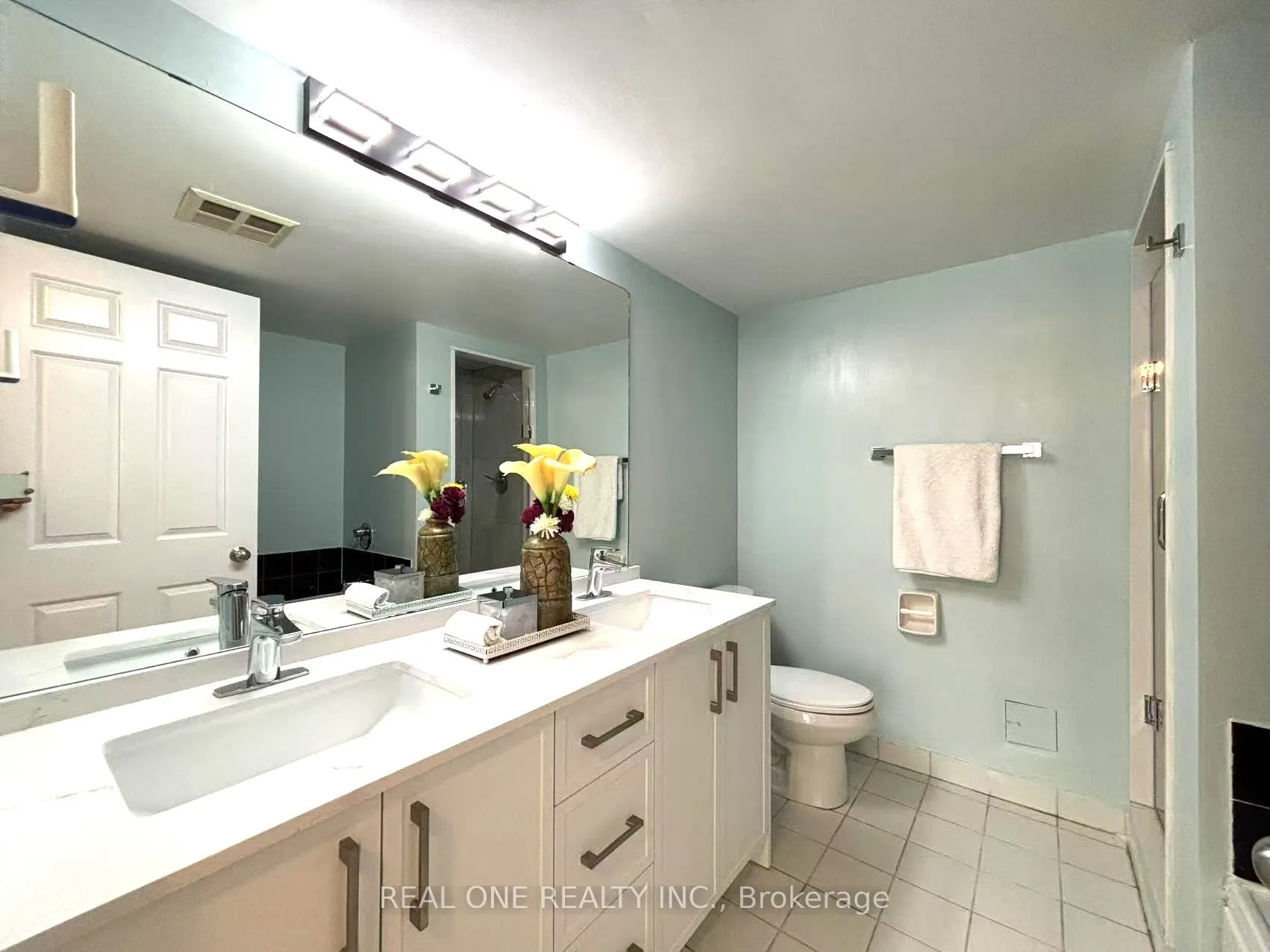 711 Bay Street, #1012