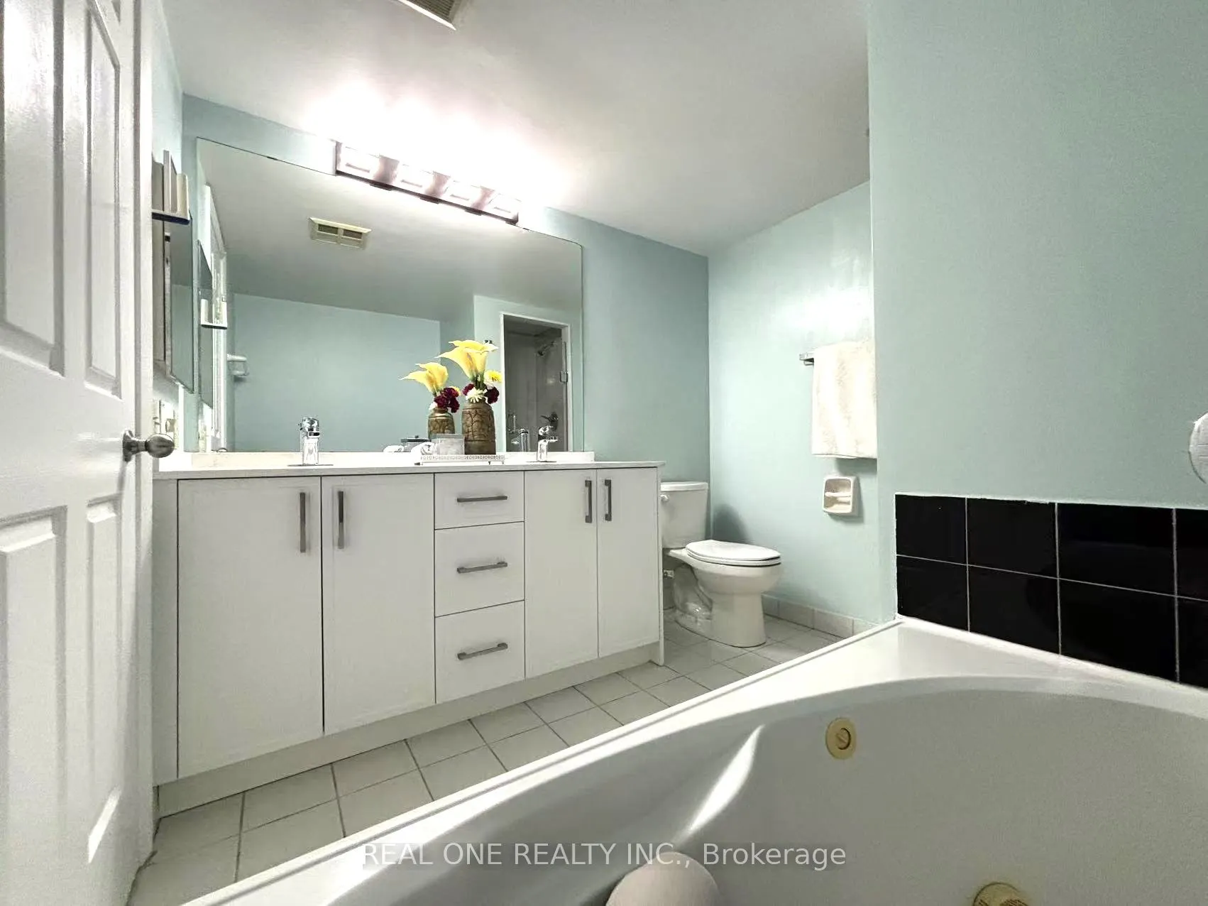 711 Bay Street, #1012
