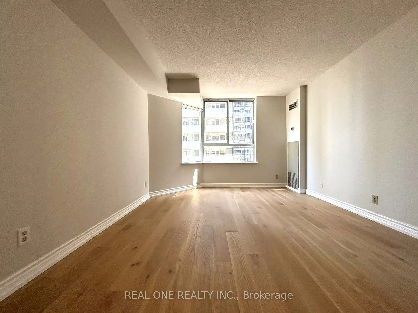 711 Bay Street, #1012