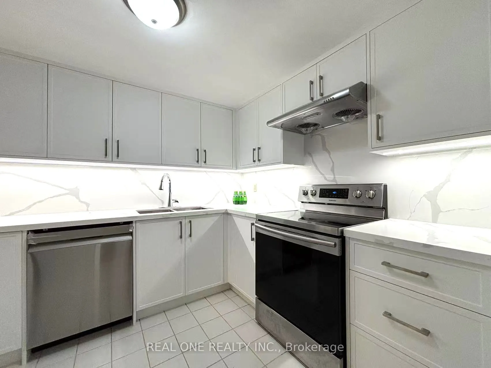 711 Bay Street, #1012