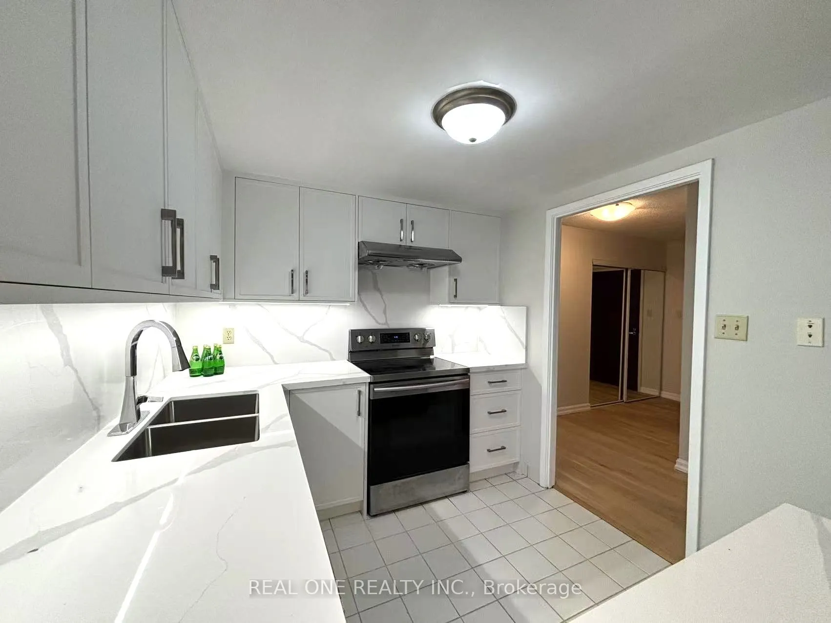 711 Bay Street, #1012