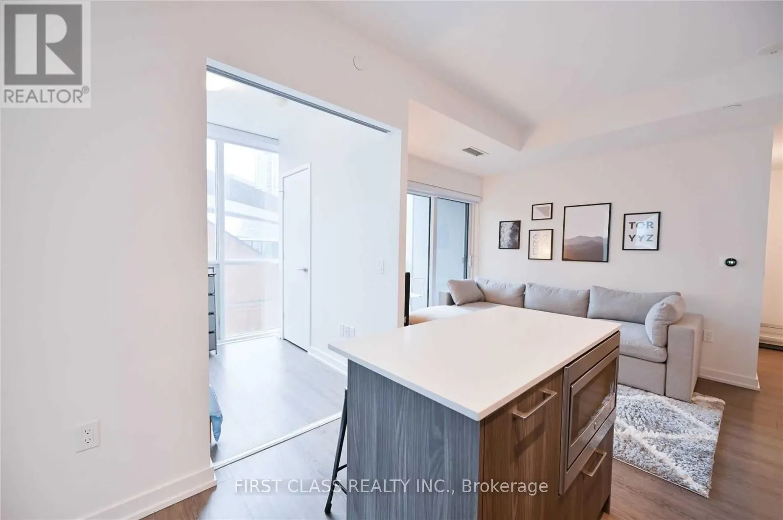 1 Yorkville Avenue, #608