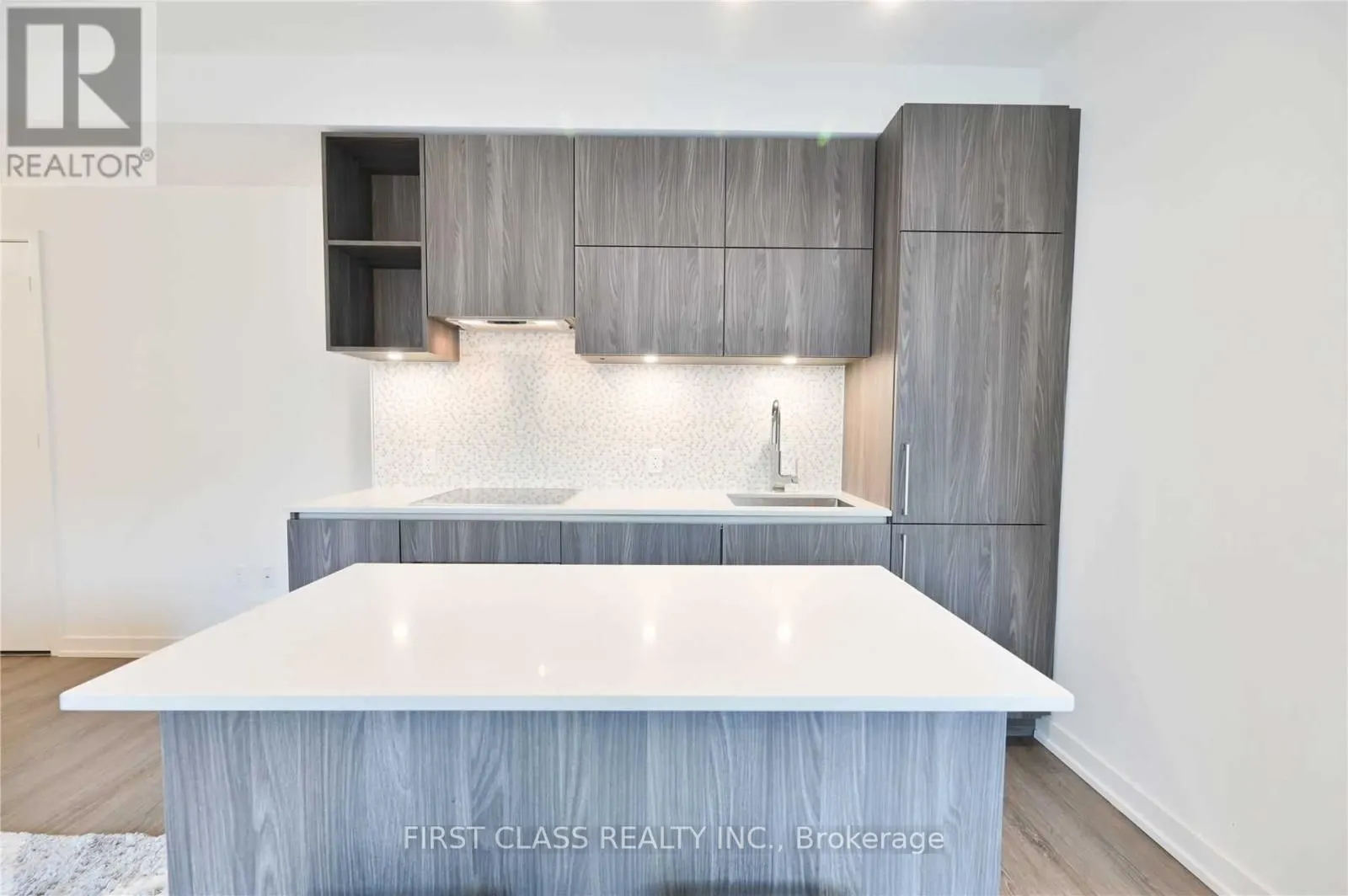 1 Yorkville Avenue, #608