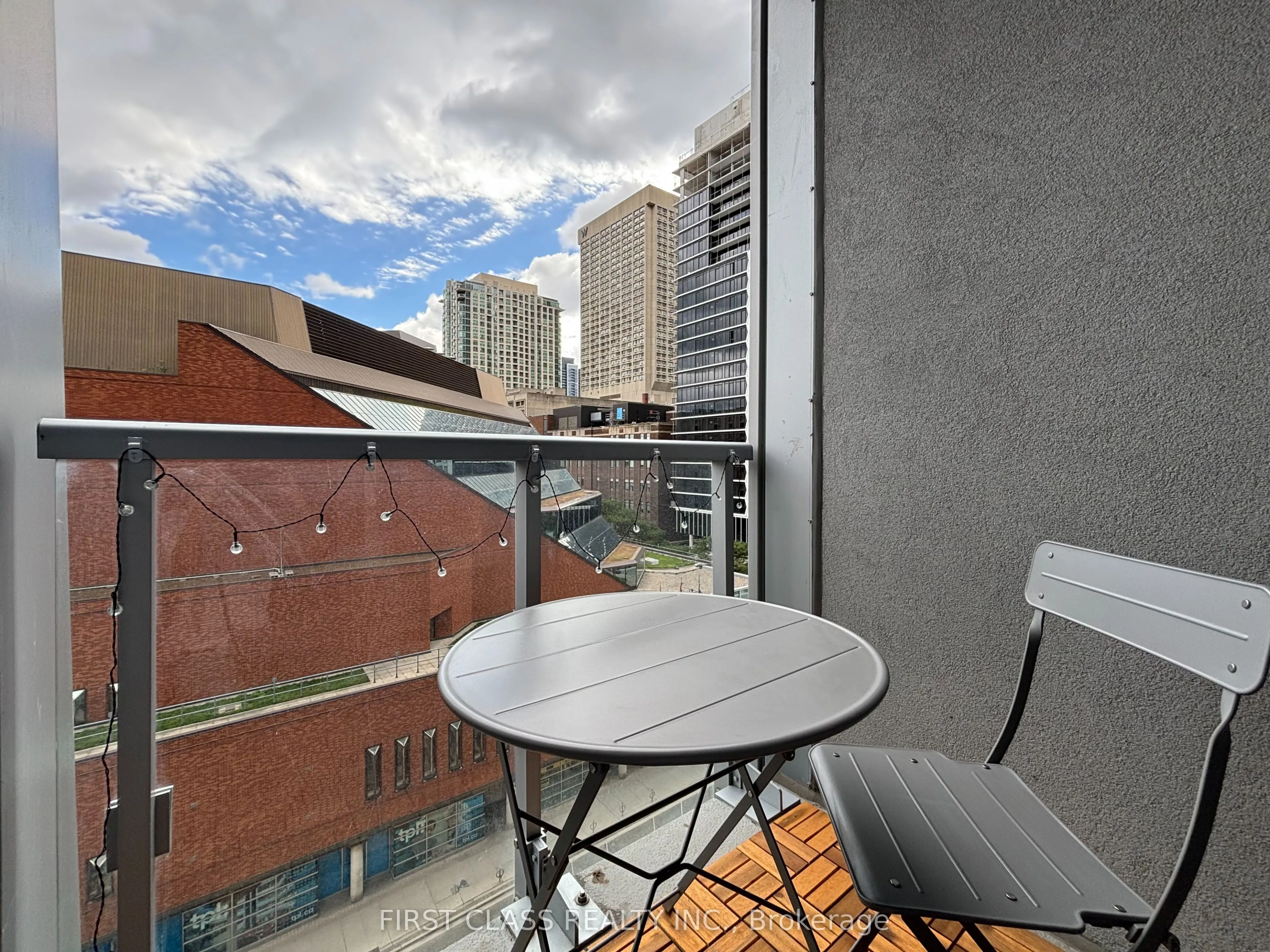 1 Yorkville Avenue, #608