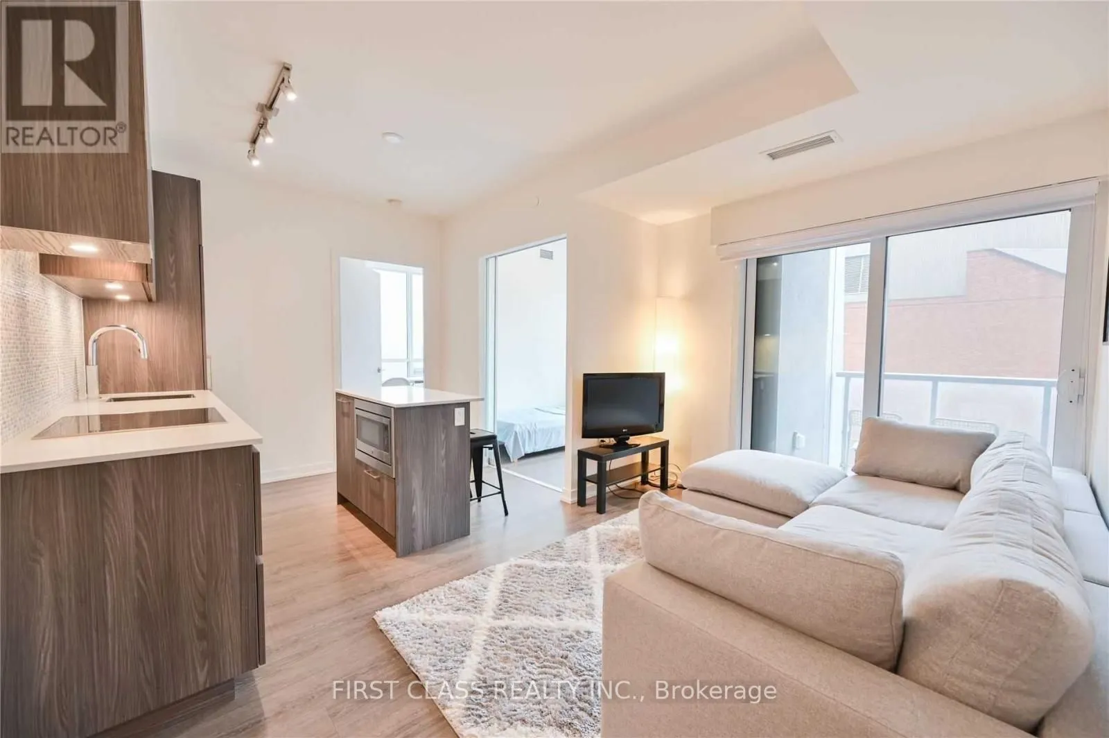 1 Yorkville Avenue, #608