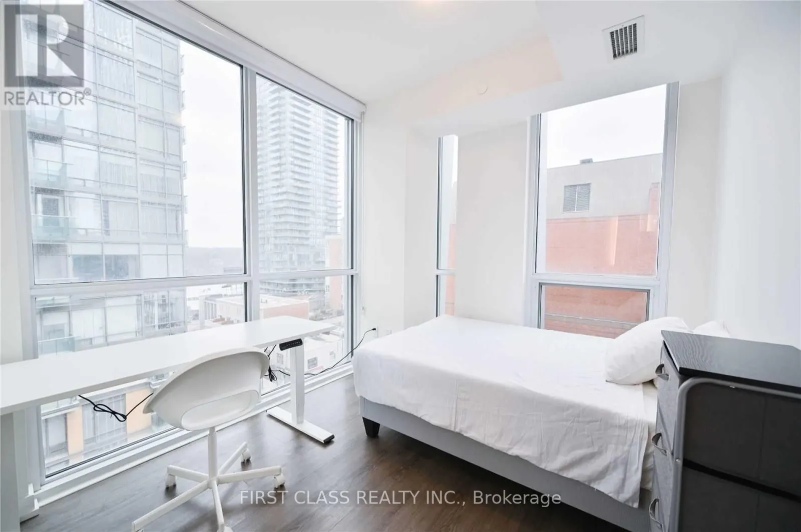 1 Yorkville Avenue, #608