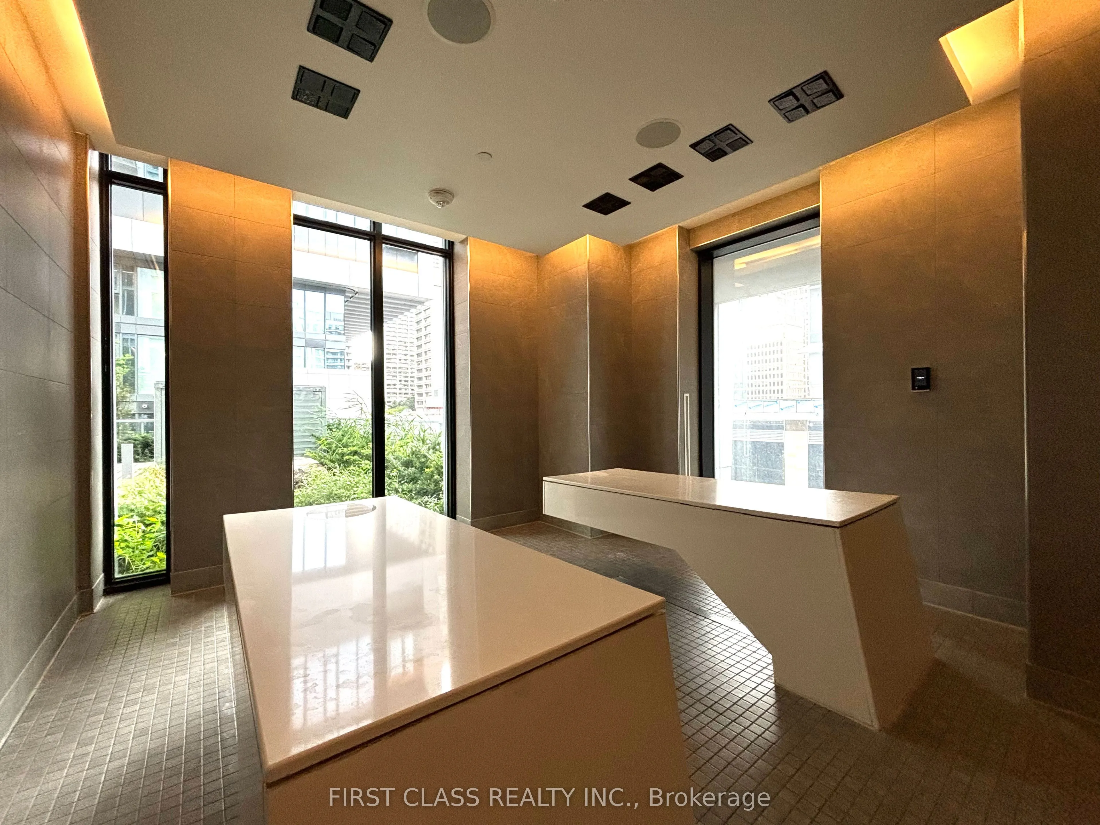 1 Yorkville Avenue, #608