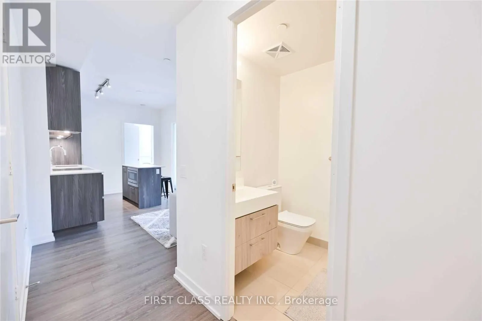 1 Yorkville Avenue, #608