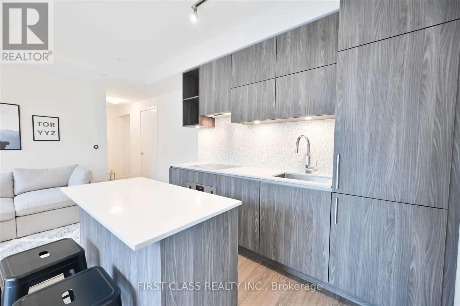 1 Yorkville Avenue, #608