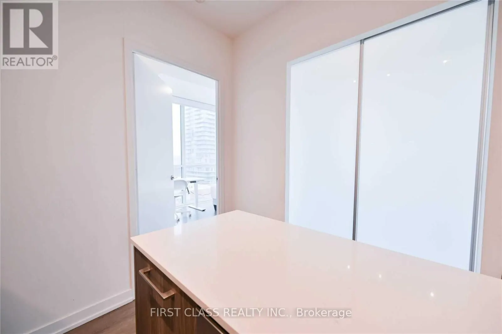 1 Yorkville Avenue, #608