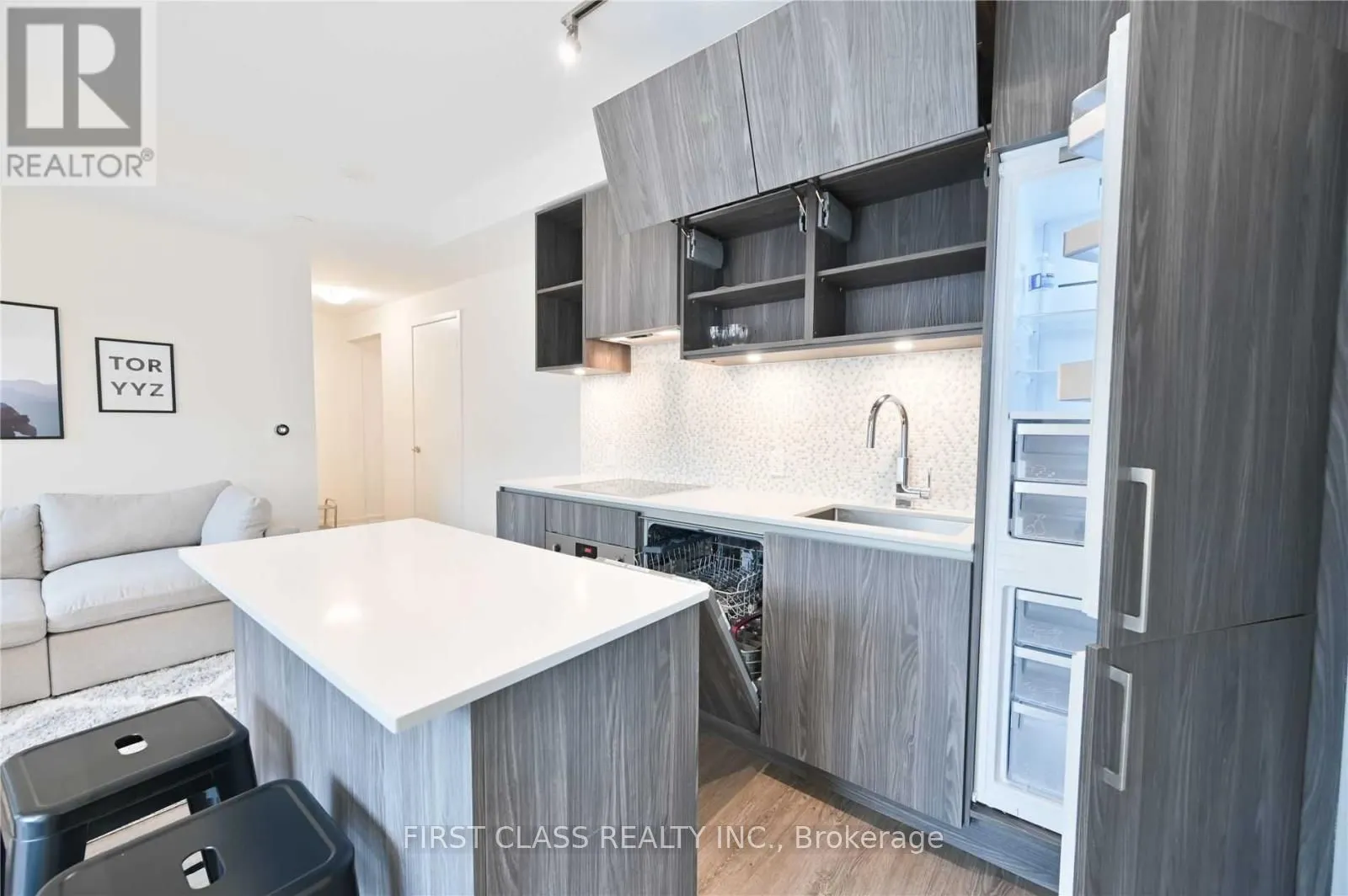 1 Yorkville Avenue, #608