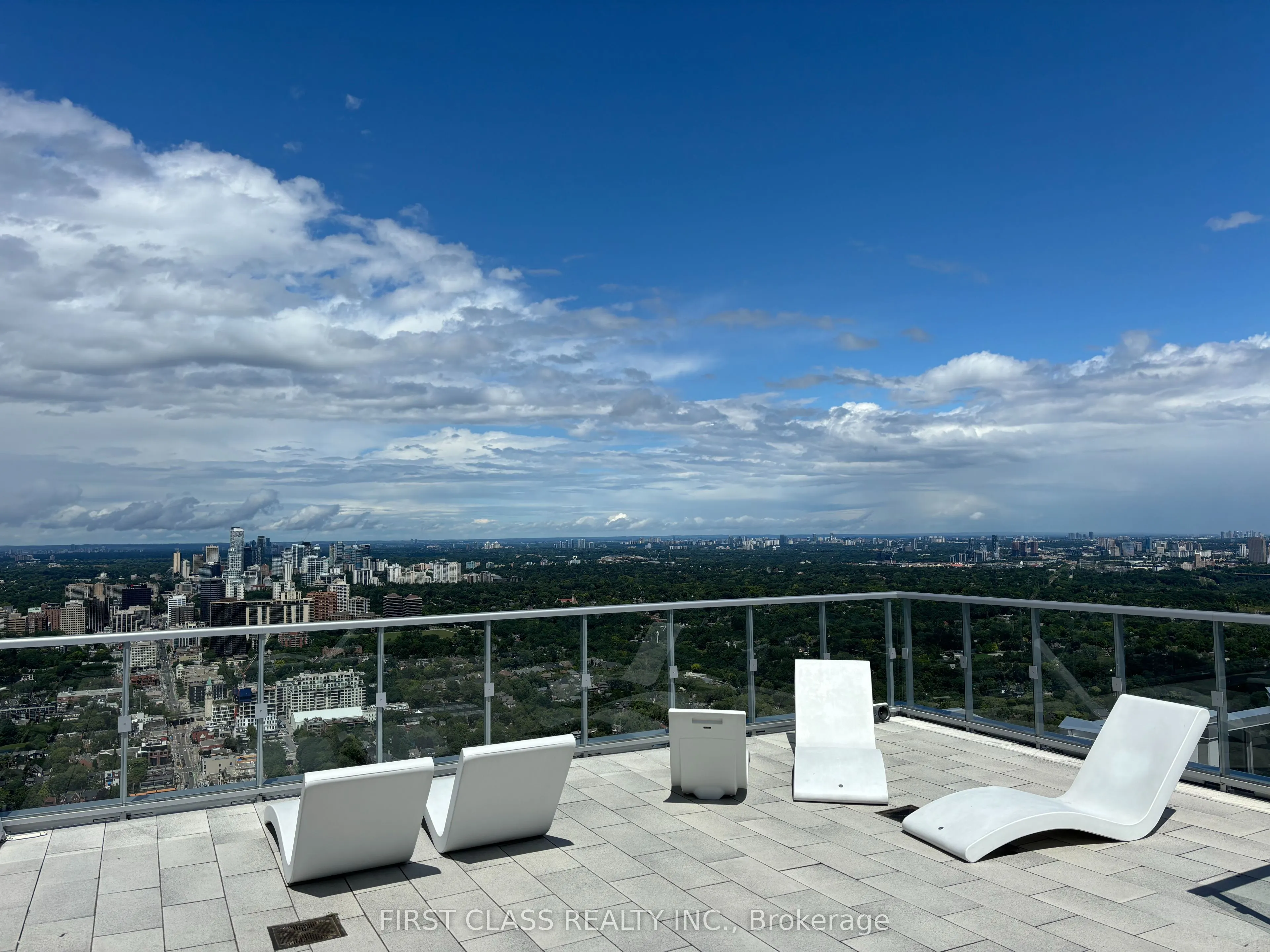 1 Yorkville Avenue, #608