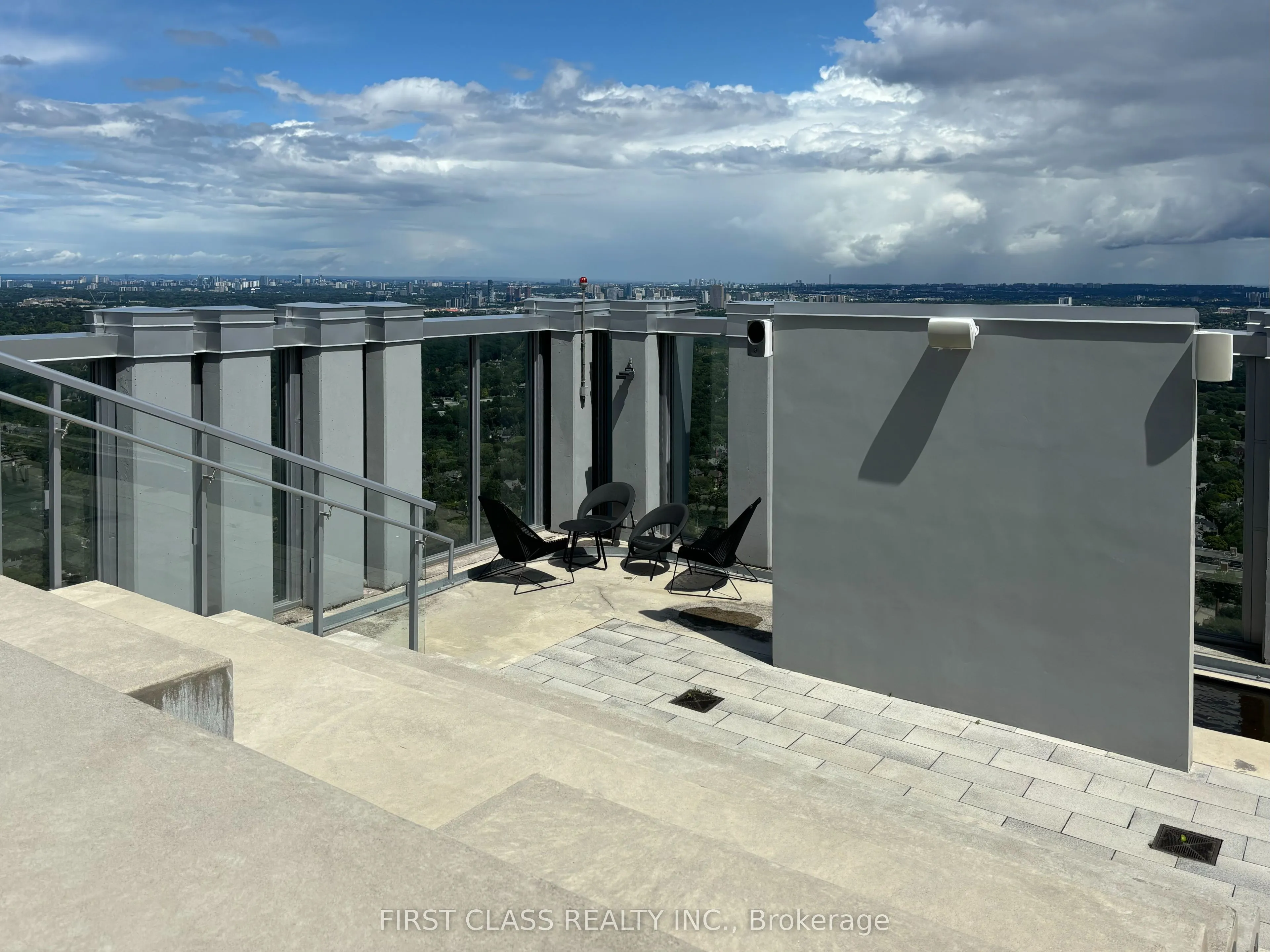 1 Yorkville Avenue, #608