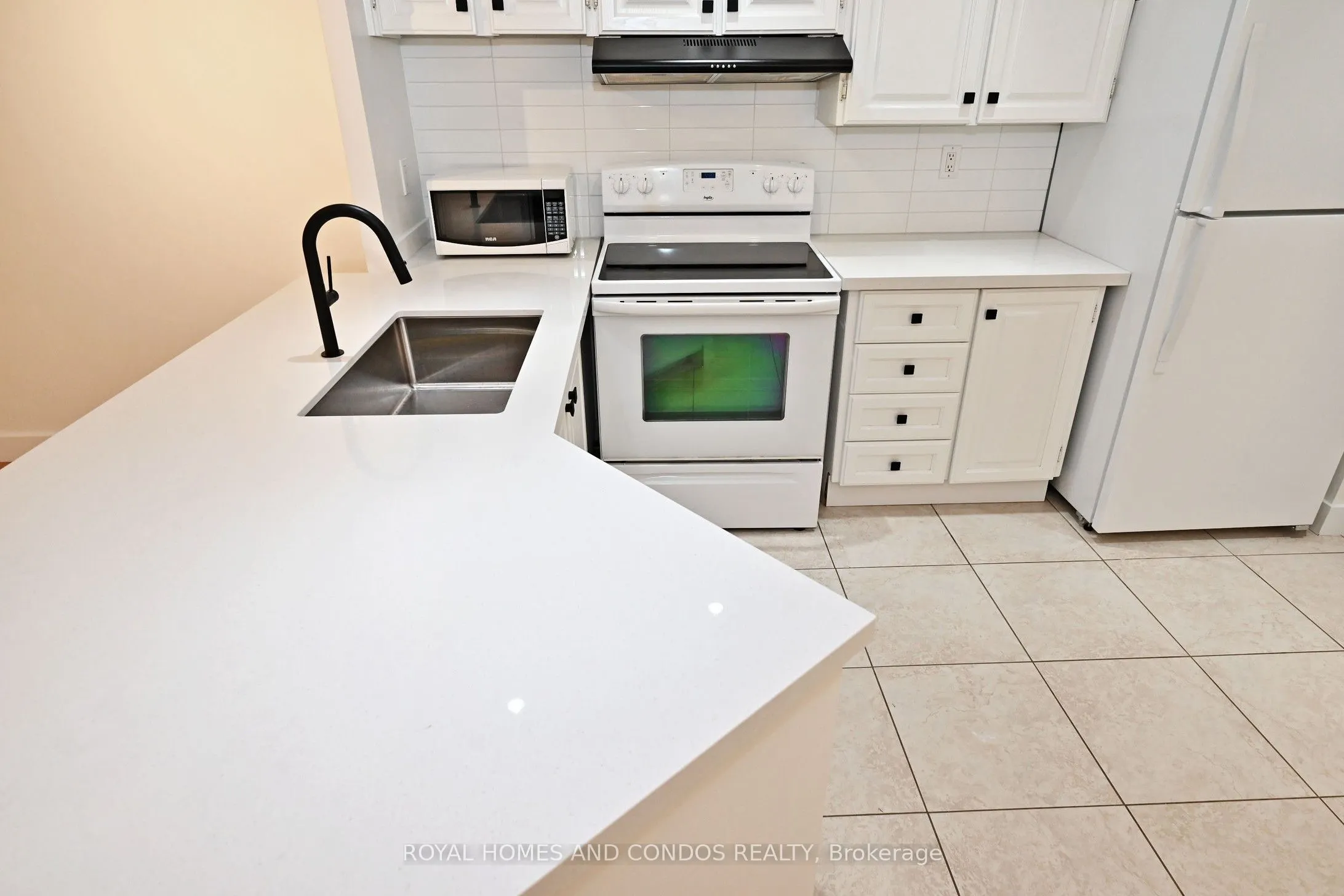 77 Maitland Place, #220