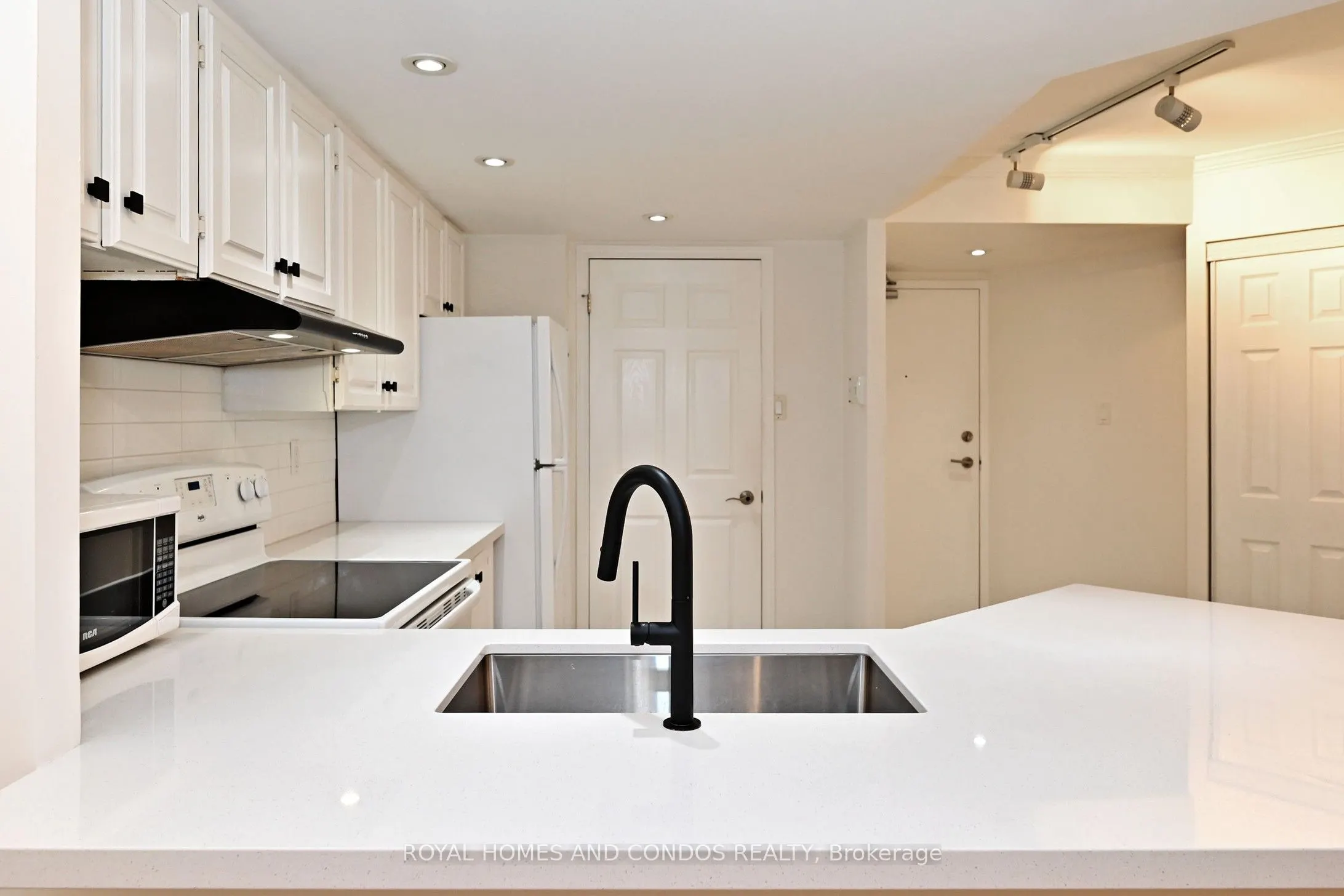 77 Maitland Place, #220