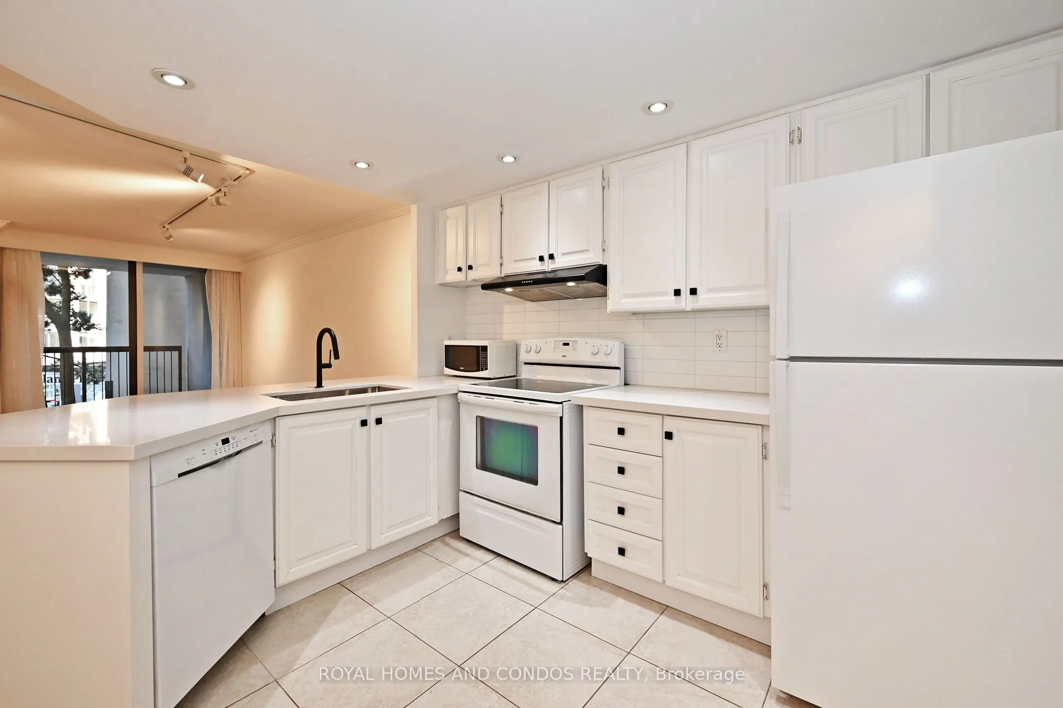 77 Maitland Place, #220