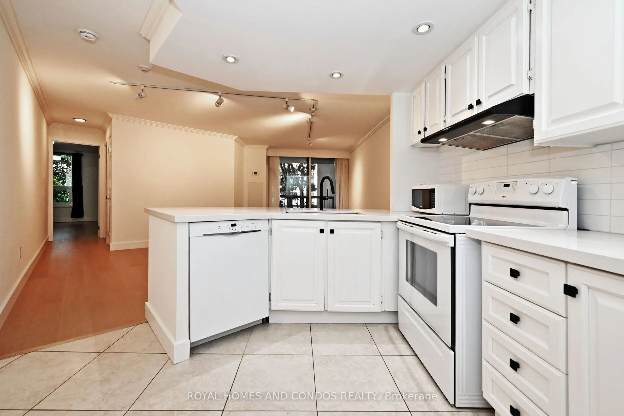 77 Maitland Place, #220
