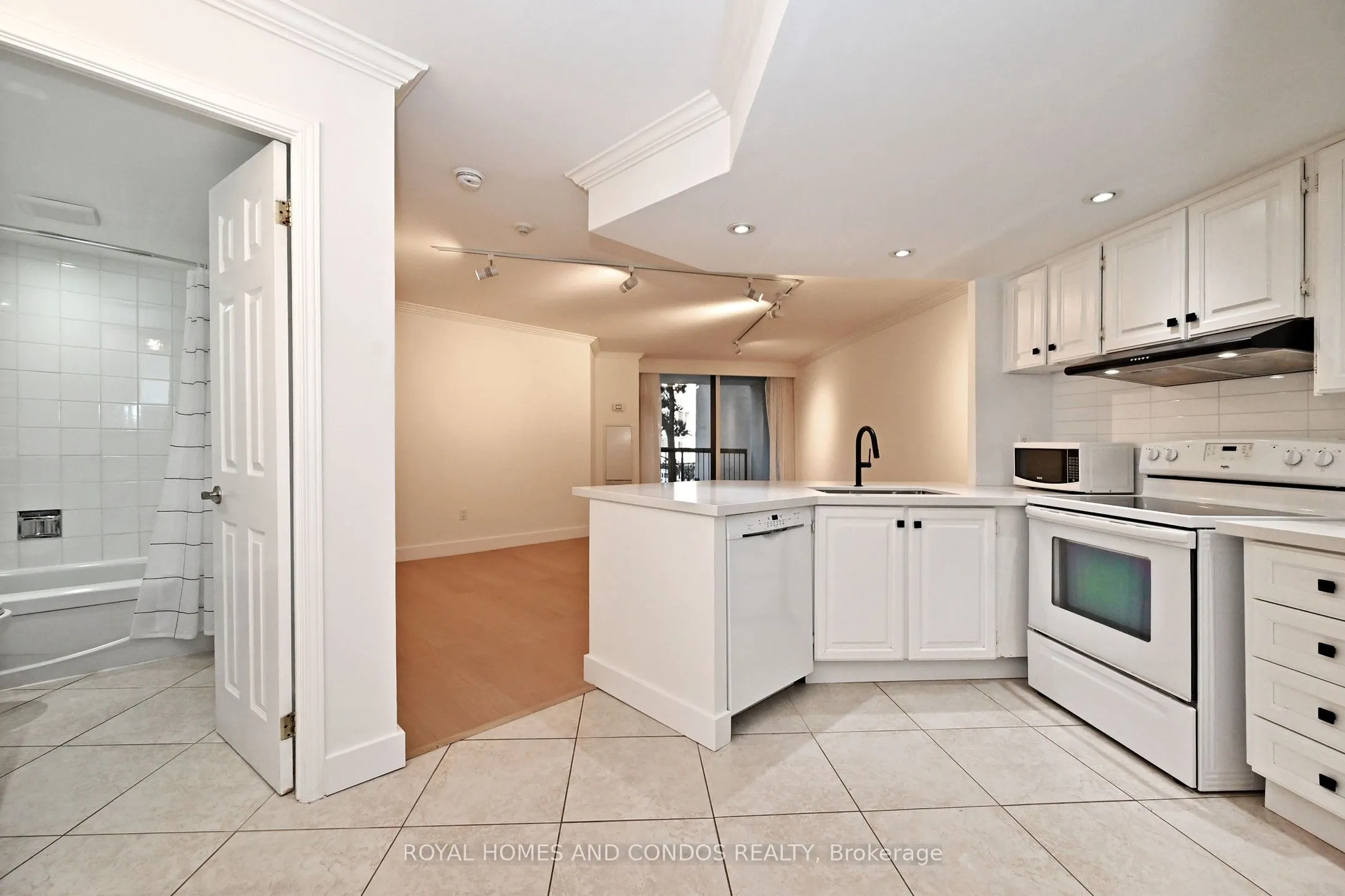 77 Maitland Place, #220