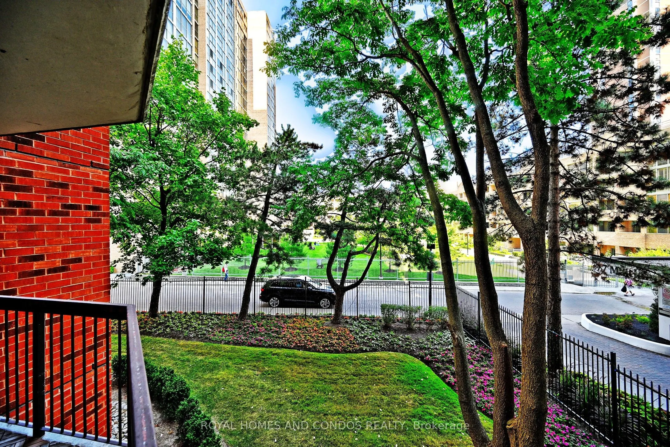 77 Maitland Place, #220